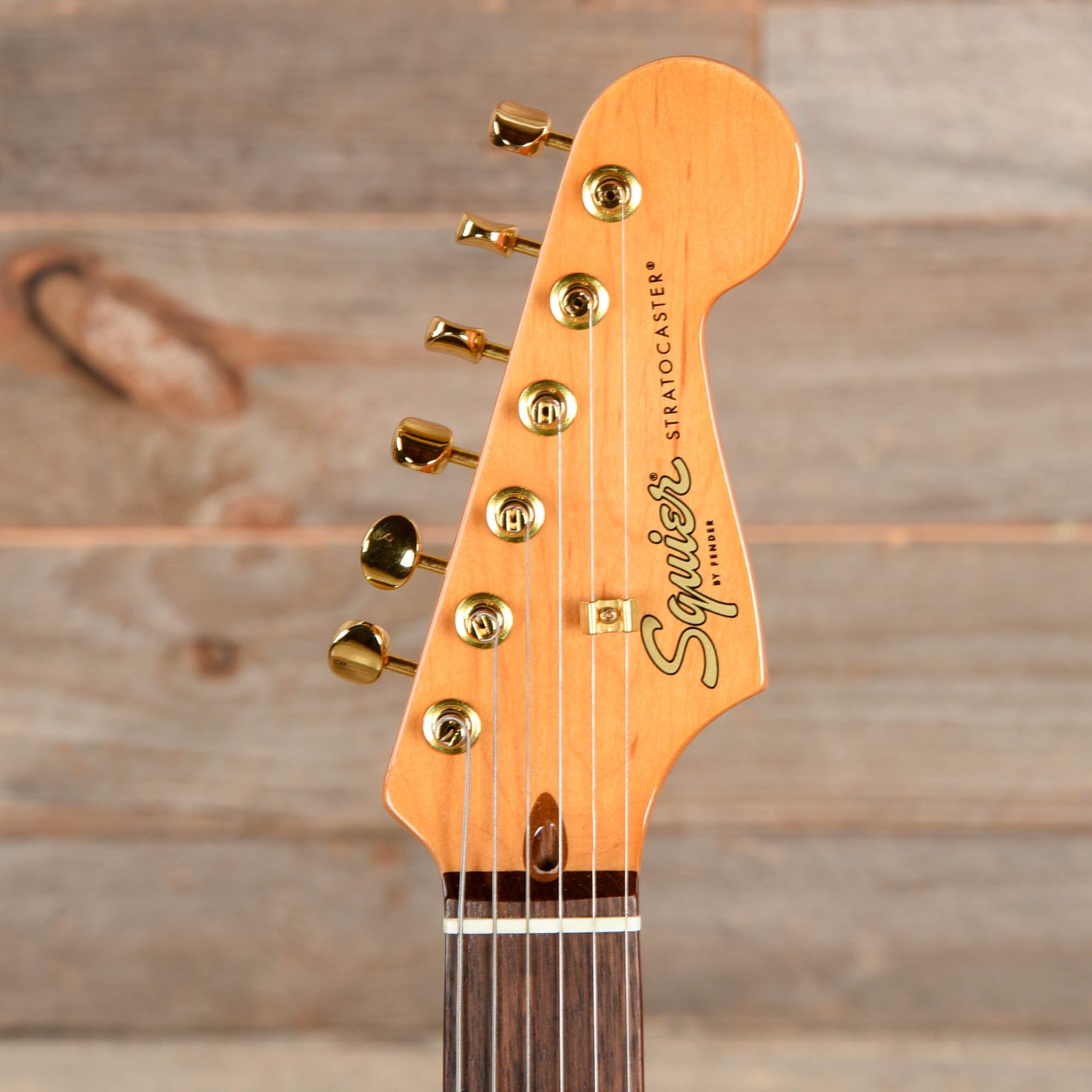 Squier Classic Vibe '60s Stratocaster 3-Color Sunburst w/Gold Hardware & Black Pickguard Electric Guitars / Solid Body