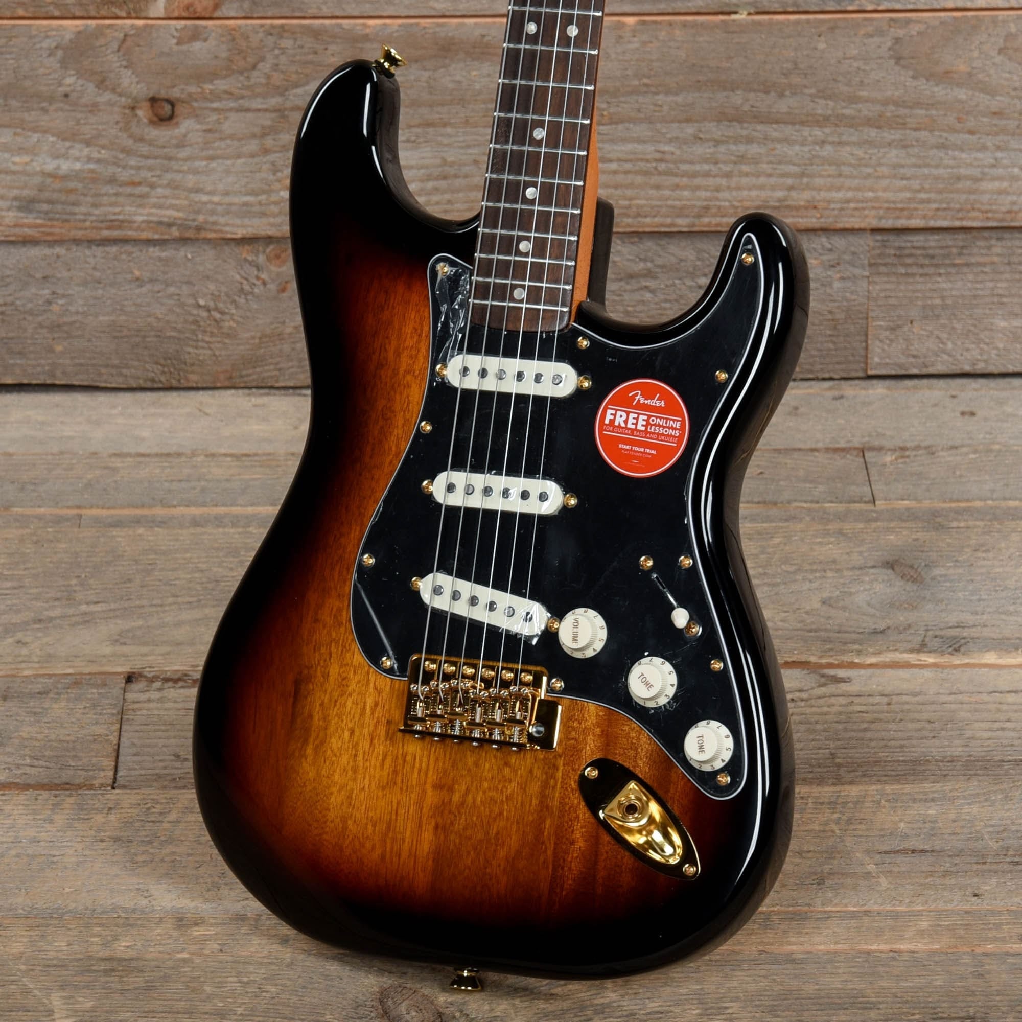 Squier Classic Vibe '60s Stratocaster 3-Color Sunburst w/Gold Hardware & Black Pickguard Electric Guitars / Solid Body