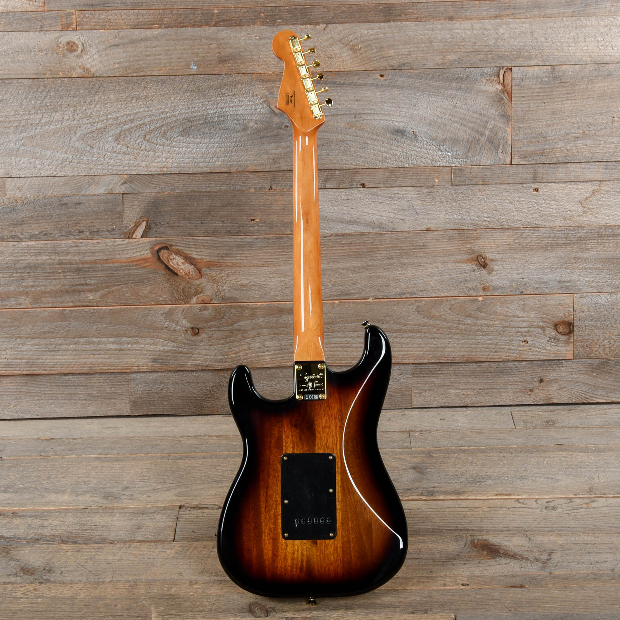 Squier Classic Vibe '60s Stratocaster 3-Color Sunburst w/Gold Hardware & Black Pickguard Electric Guitars / Solid Body