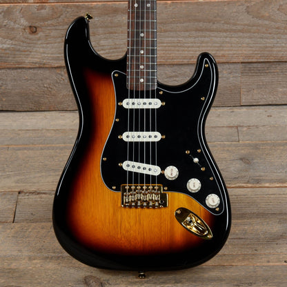 Squier Classic Vibe '60s Stratocaster 3-Color Sunburst w/Gold Hardware & Black Pickguard Electric Guitars / Solid Body