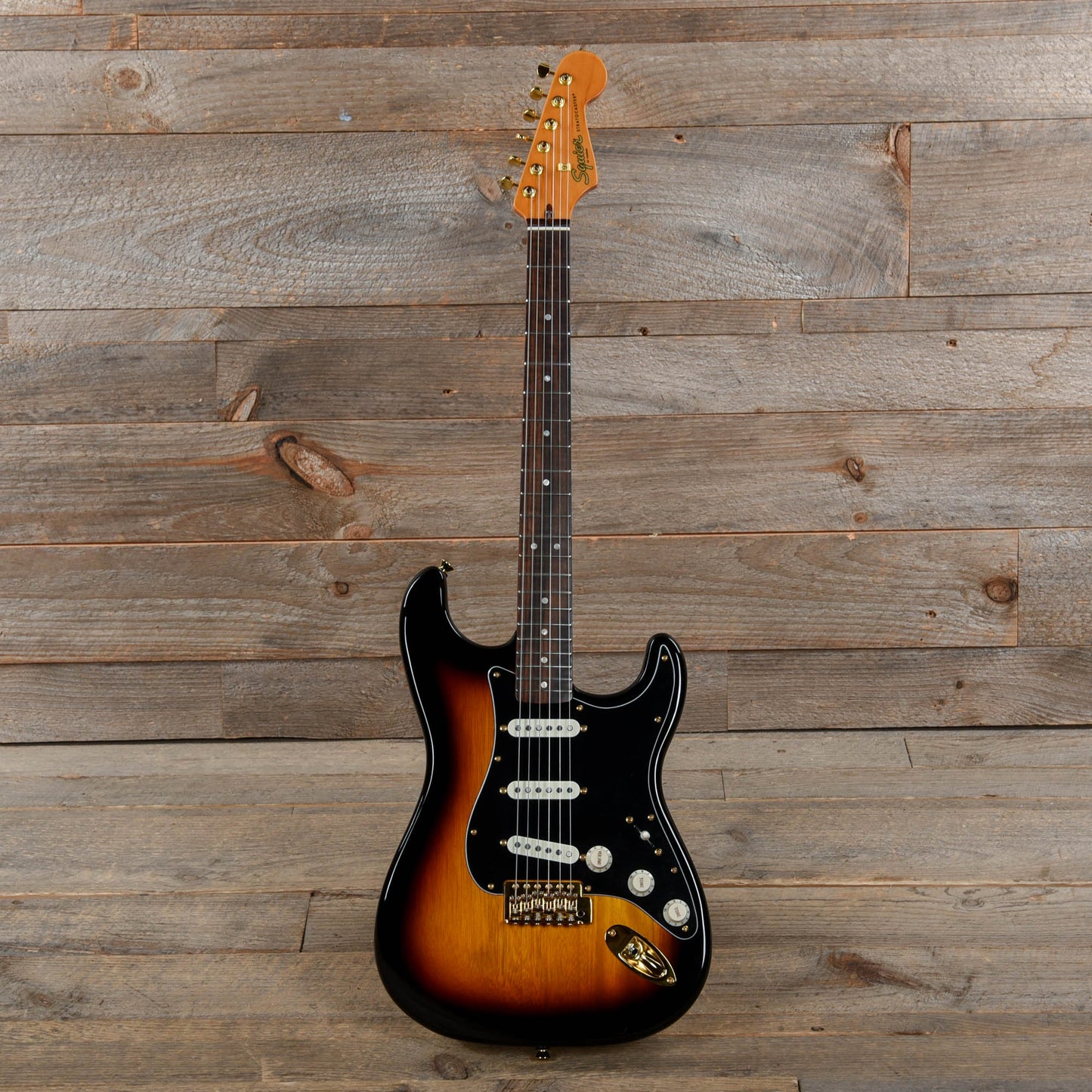 Squier Classic Vibe '60s Stratocaster 3-Color Sunburst w/Gold Hardware & Black Pickguard Electric Guitars / Solid Body