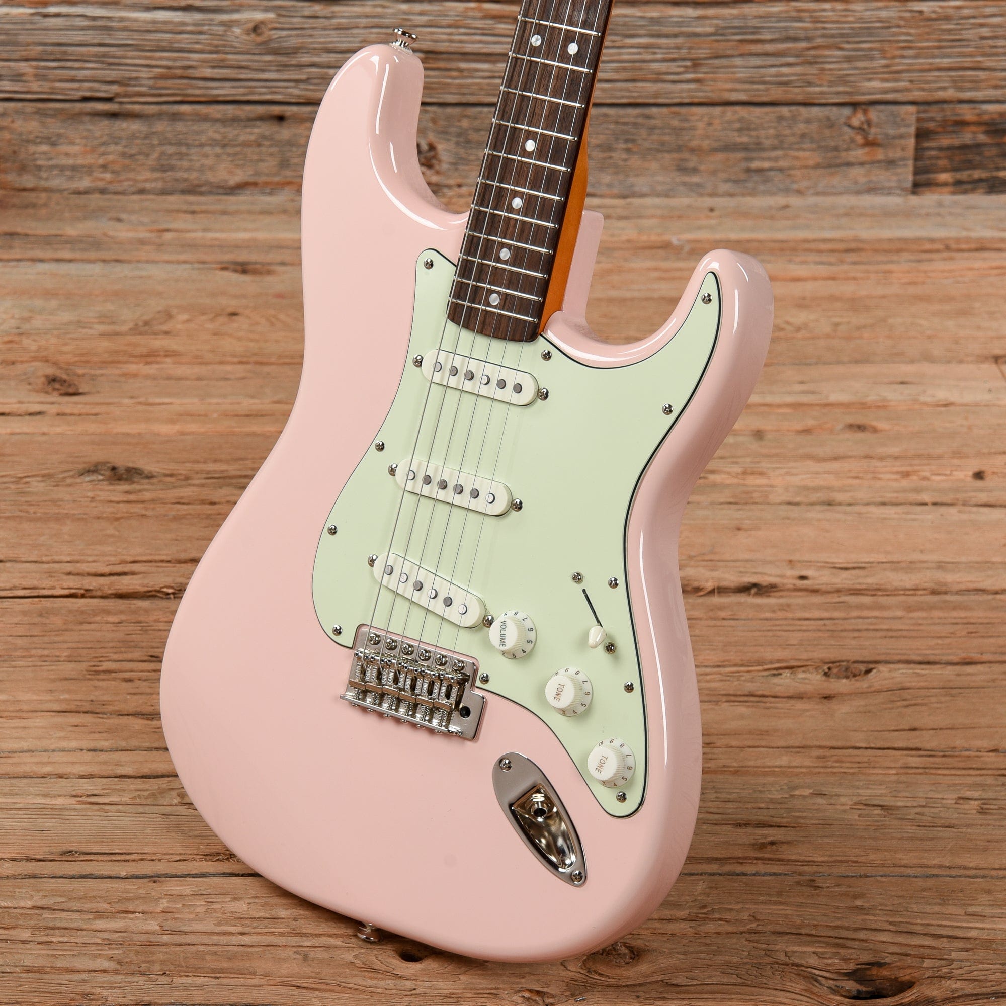 Squier Classic Vibe '60s Stratocaster Shell Pink 2020 Electric Guitars / Solid Body