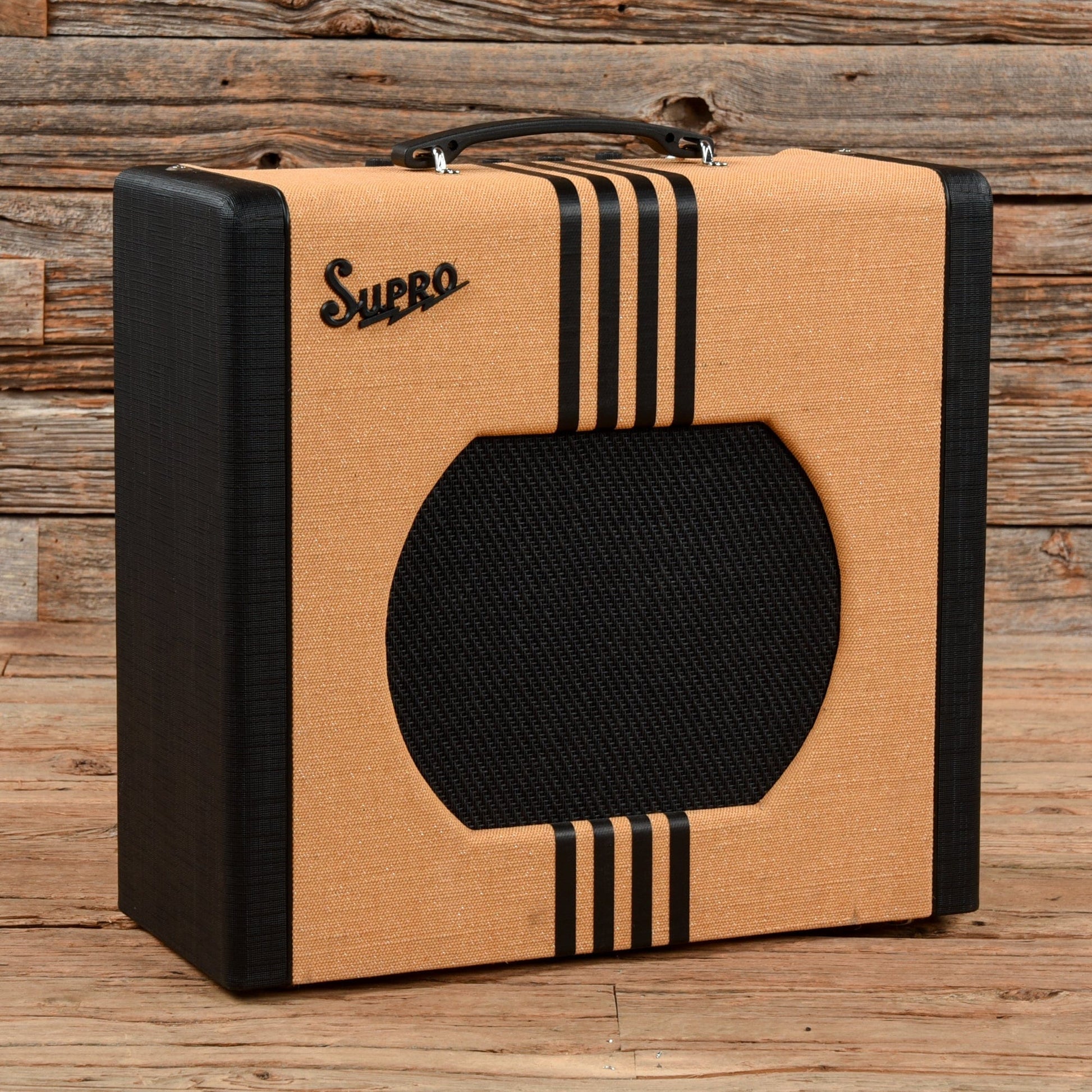 Supro Delta King 12 Amps / Guitar Cabinets