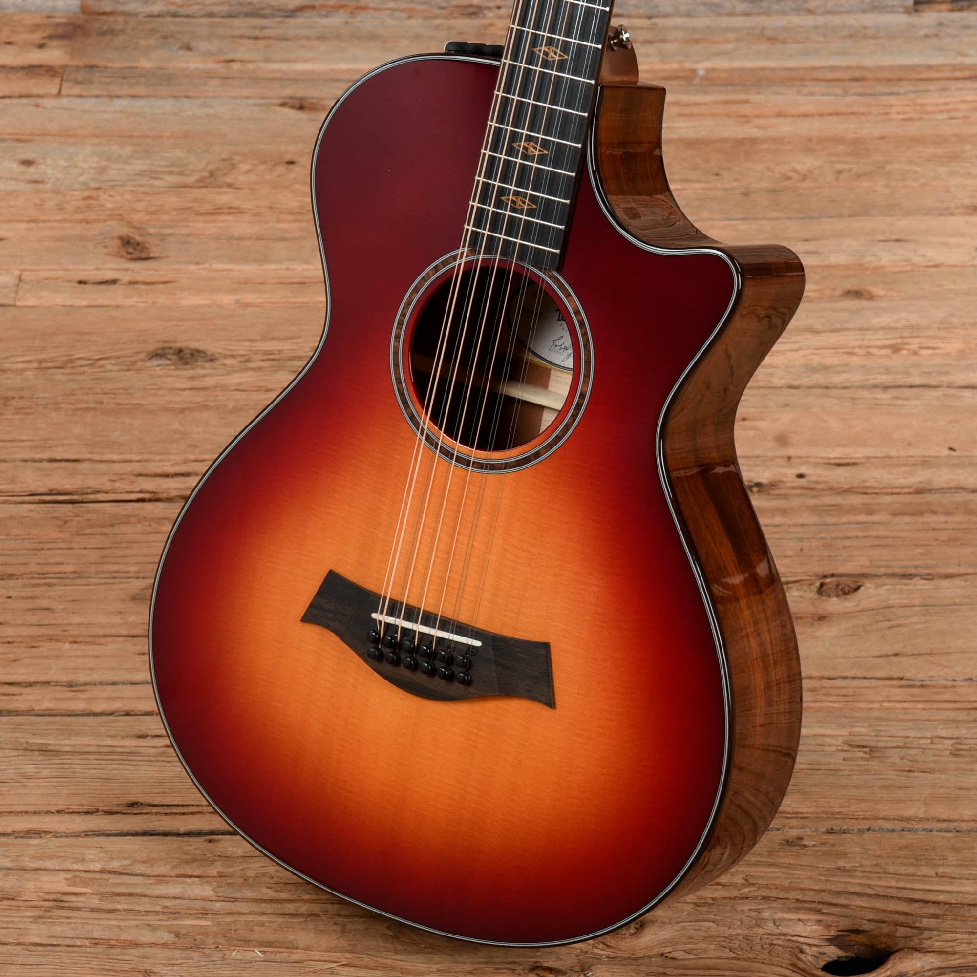 Taylor 552 LTD Dk Sunburst – Chicago Music Exchange