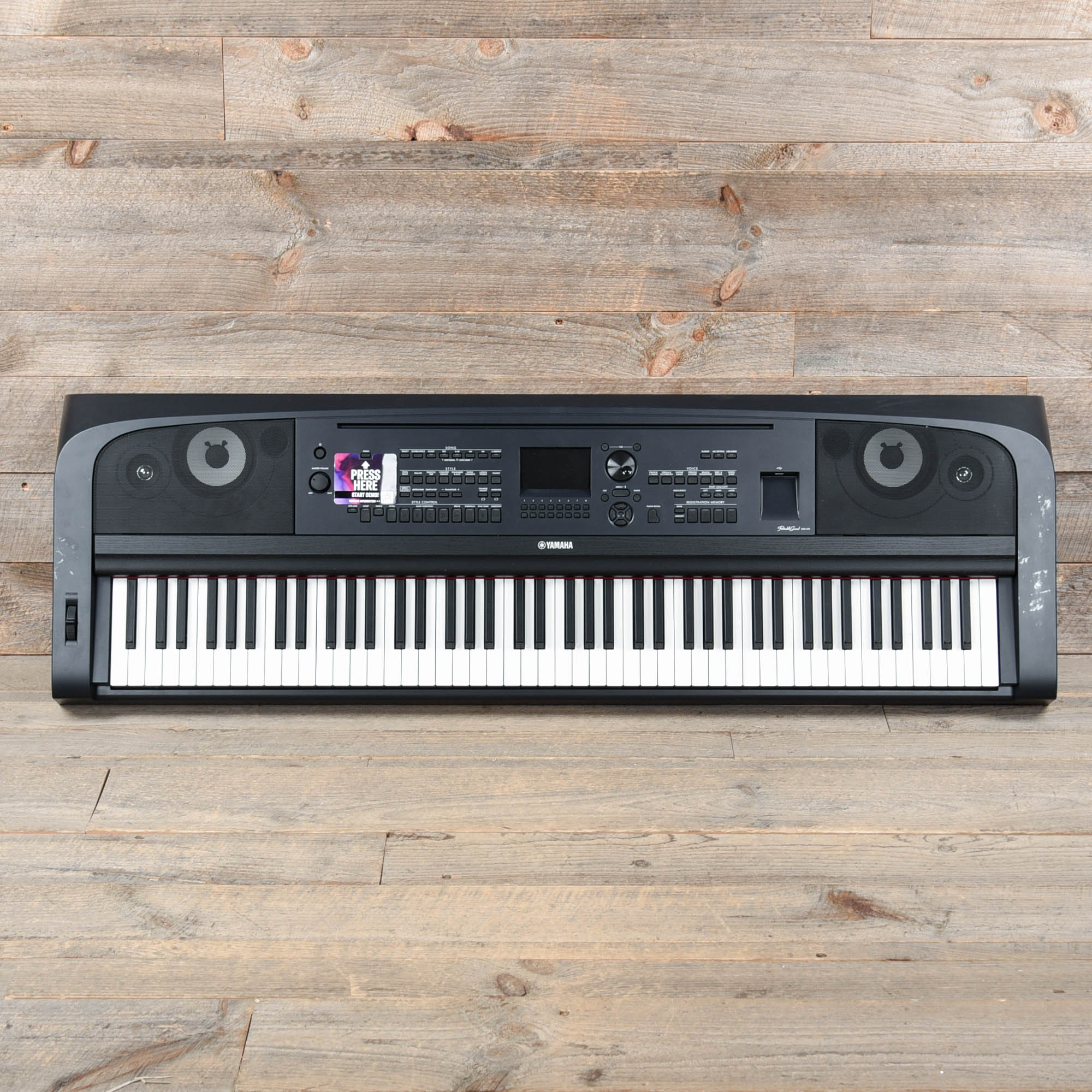 Yamaha DGX670  88-Key Piano with Rhythms & FREE UK P&P