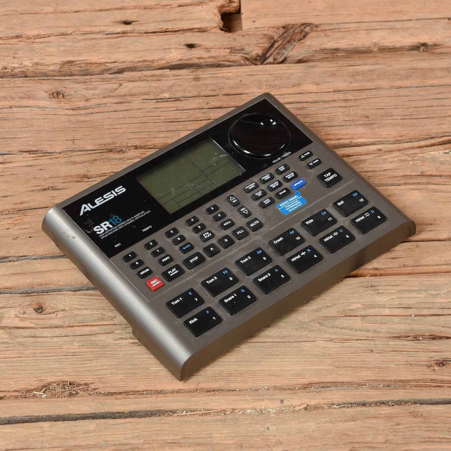 Alesis SR18