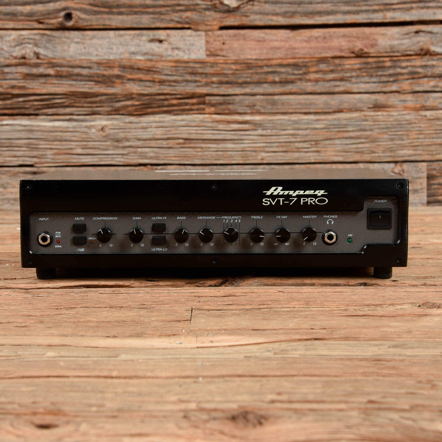 Ampeg SVT-7 PRO 1000-Watt Bass Amp Head Amps / Bass Heads