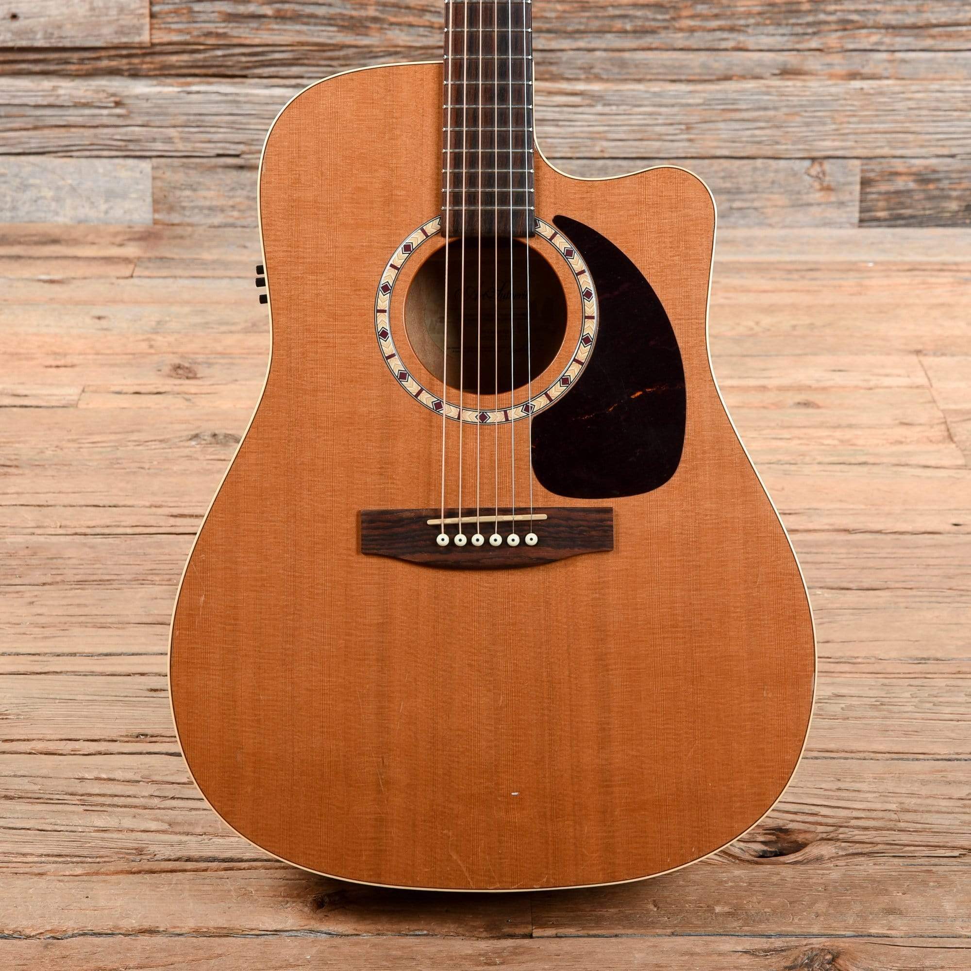 Art & Lutherie CW Cedar QI Natural – Chicago Music Exchange