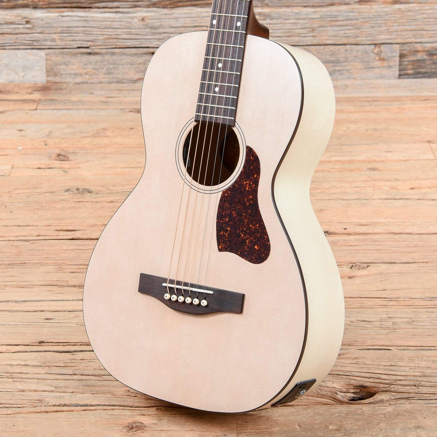 Art & Lutherie Roadhouse Parlor Acoustic/Electric Faded Cream Acoustic Guitars / Parlor