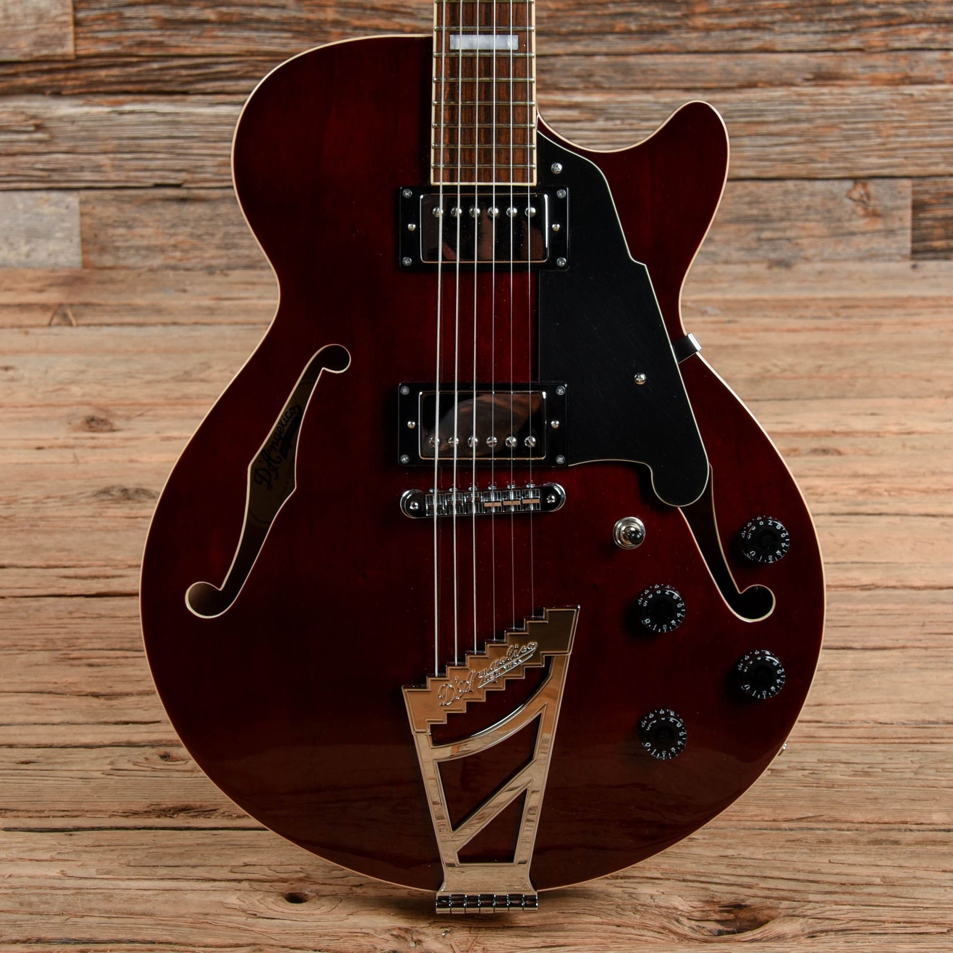 D'Angelico D'Angelico Premier SS Semi-Hollow Single Cutaway Trans Wine Electric Guitars / Semi-Hollow