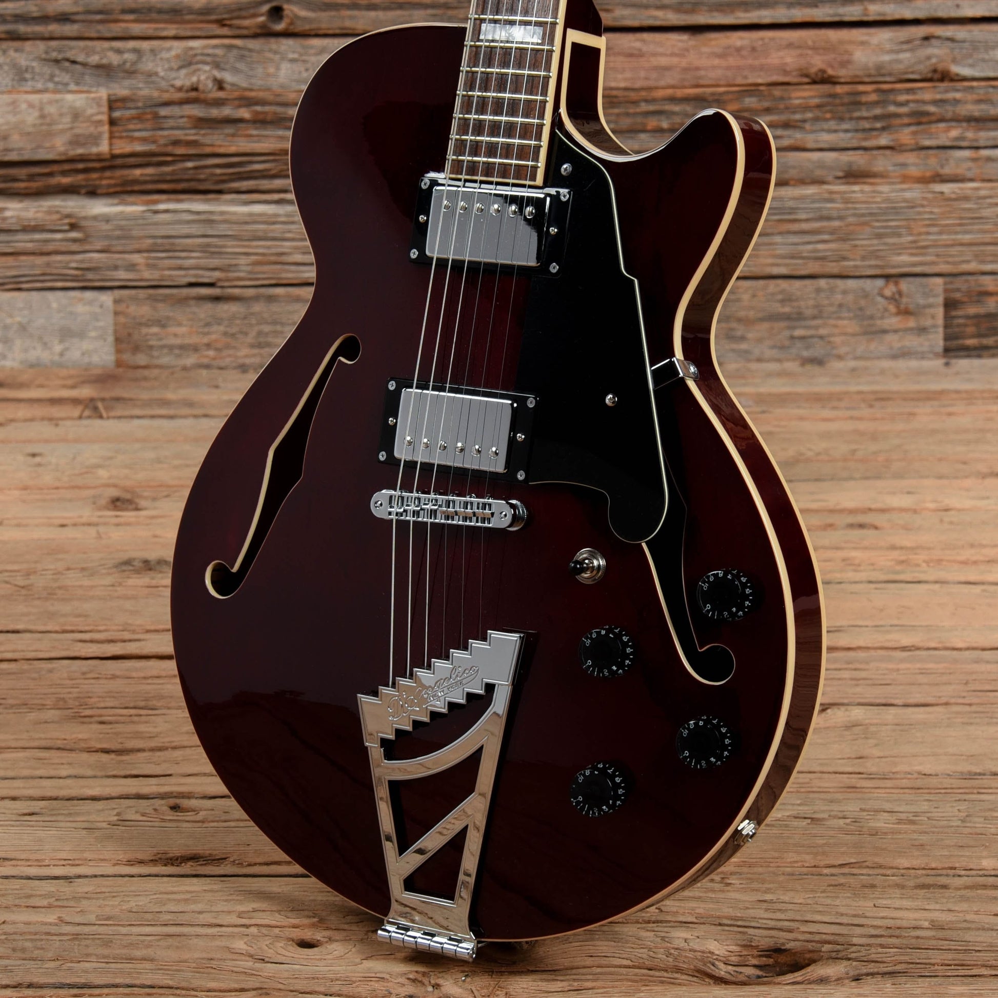 D'Angelico D'Angelico Premier SS Semi-Hollow Single Cutaway Trans Wine Electric Guitars / Semi-Hollow