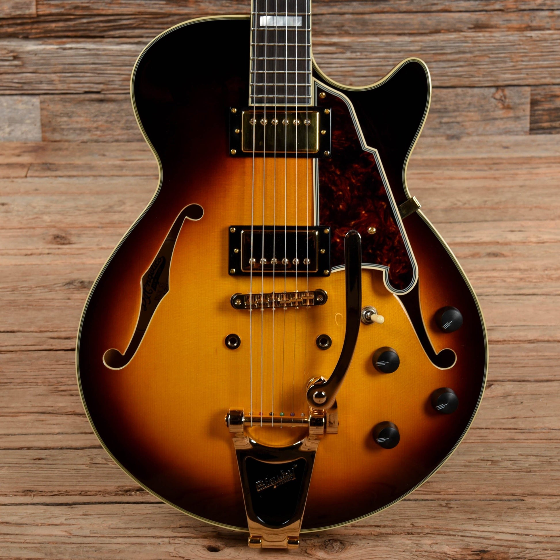 D'Angelico Deluxe SS Semi-Hollow Single Cutaway Sunburst 2017 Electric Guitars / Semi-Hollow