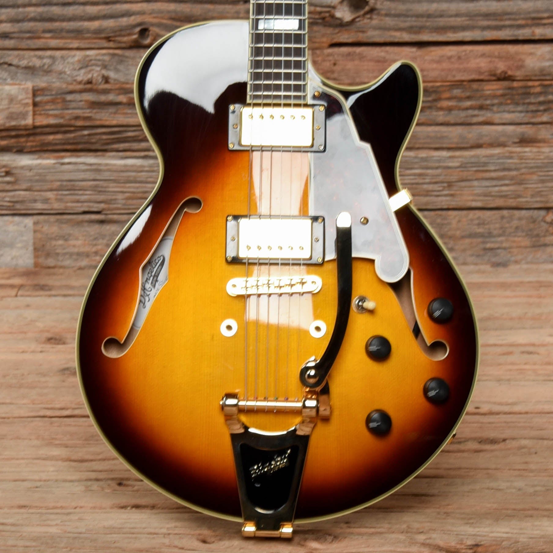 D'Angelico Deluxe SS Semi-Hollow Single Cutaway Sunburst 2017 Electric Guitars / Semi-Hollow