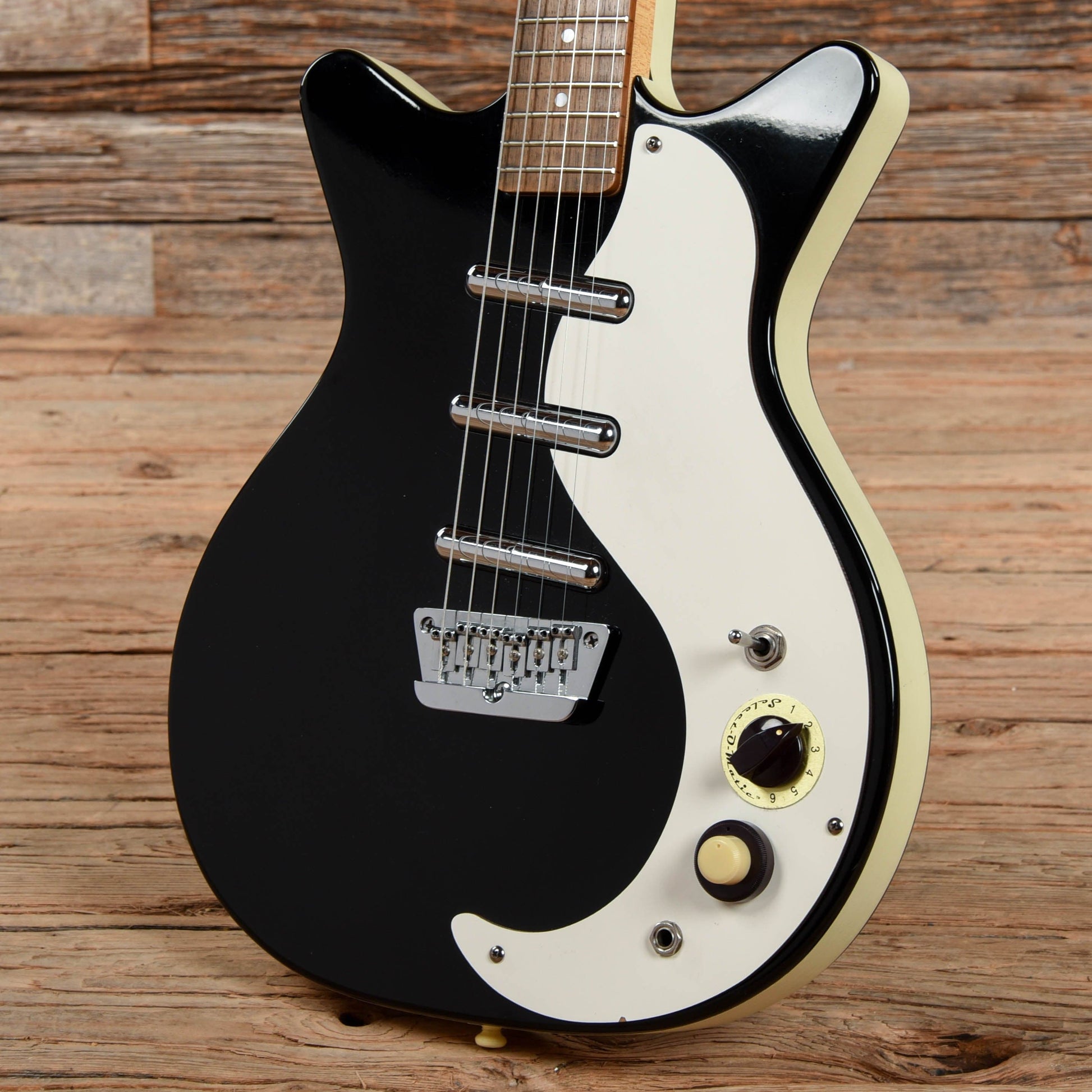 Danelectro DC-3 Black Electric Guitars / Solid Body