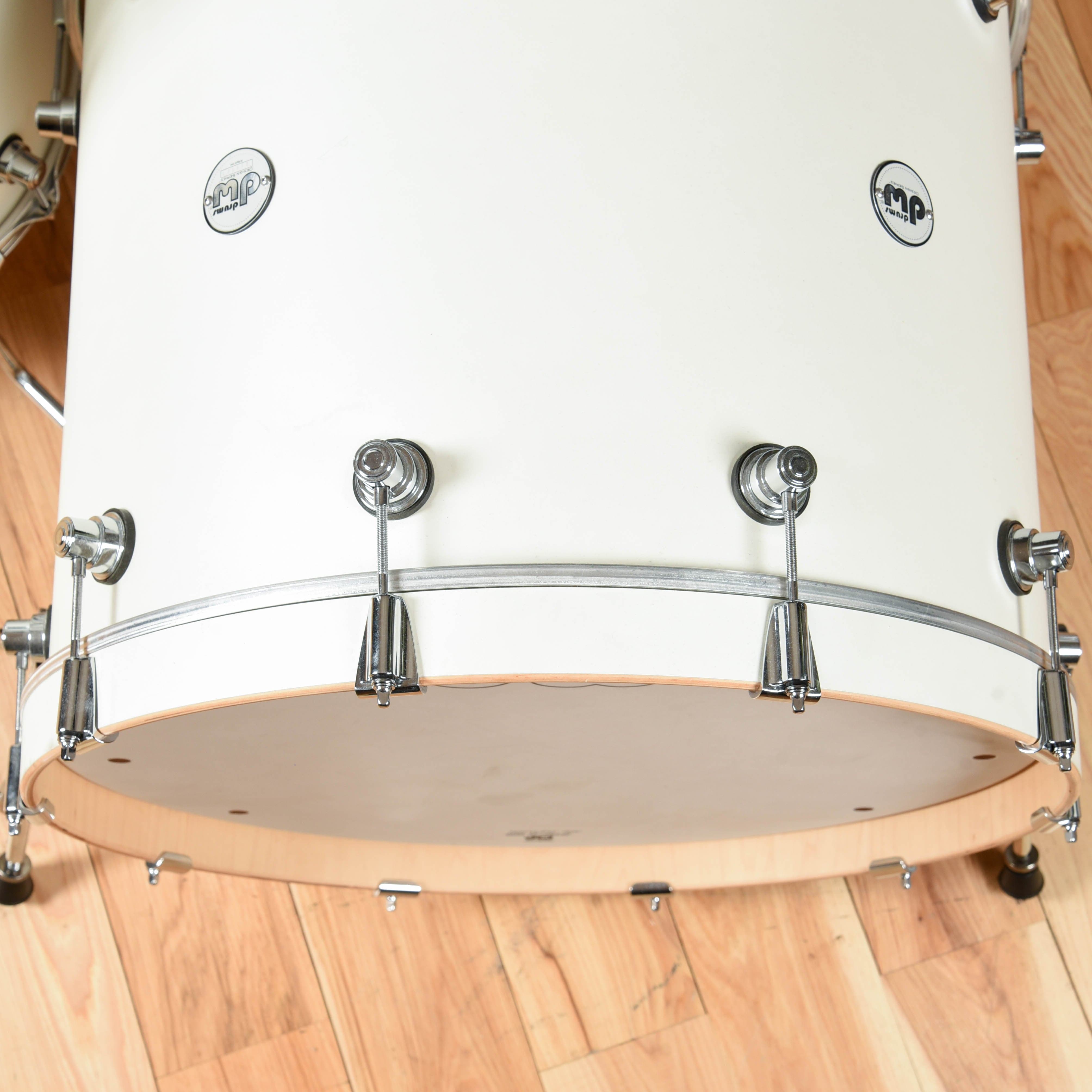 DW Design Series 10/12/16/22/ 5.5 x 14 5 pc.  Arctic White USED Drums and Percussion / Acoustic Drums / Full Acoustic Kits