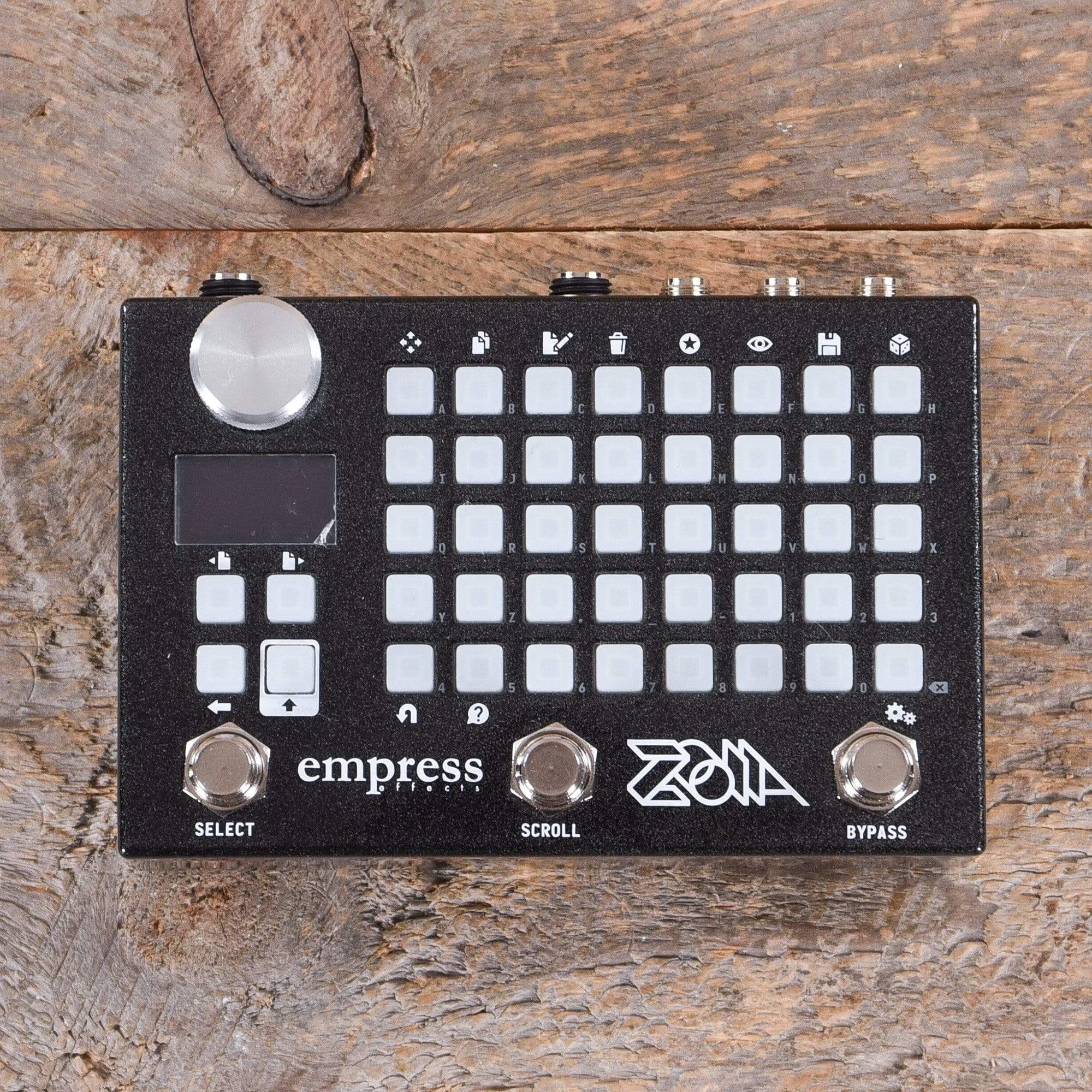 Empress Zoia Modular Synthesizer Multi-Effect Pedal – Chicago Music Exchange