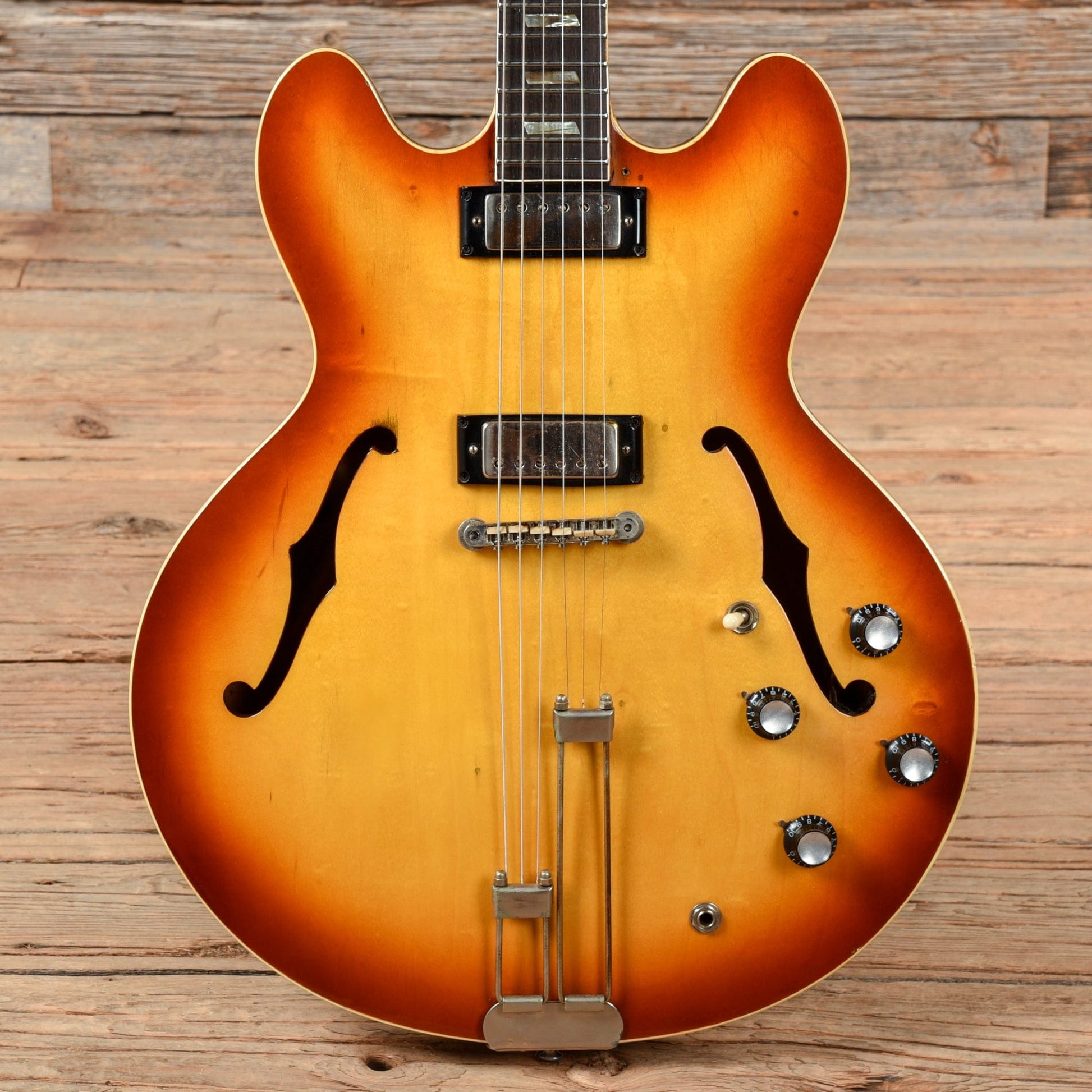 Epiphone Riviera Cherry Sunburst 1965 Electric Guitars / Semi-Hollow