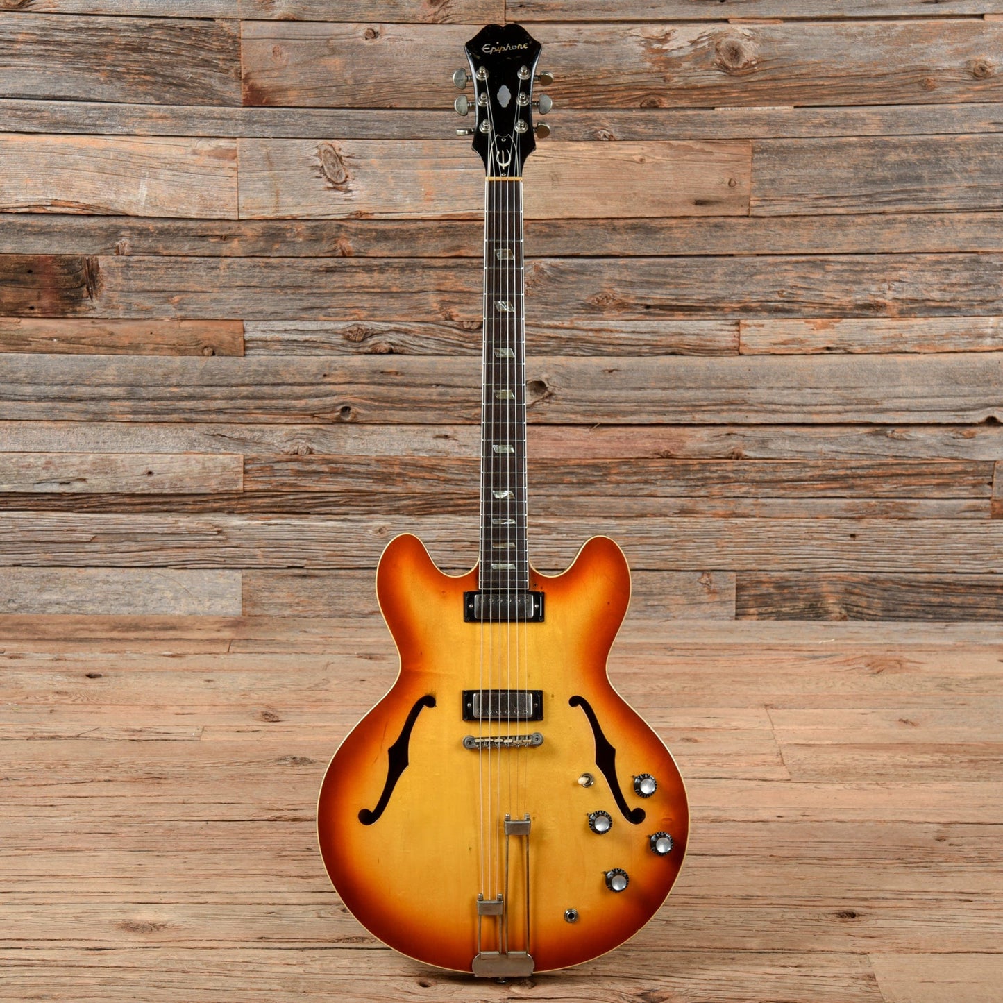 Epiphone Riviera Cherry Sunburst 1965 Electric Guitars / Semi-Hollow