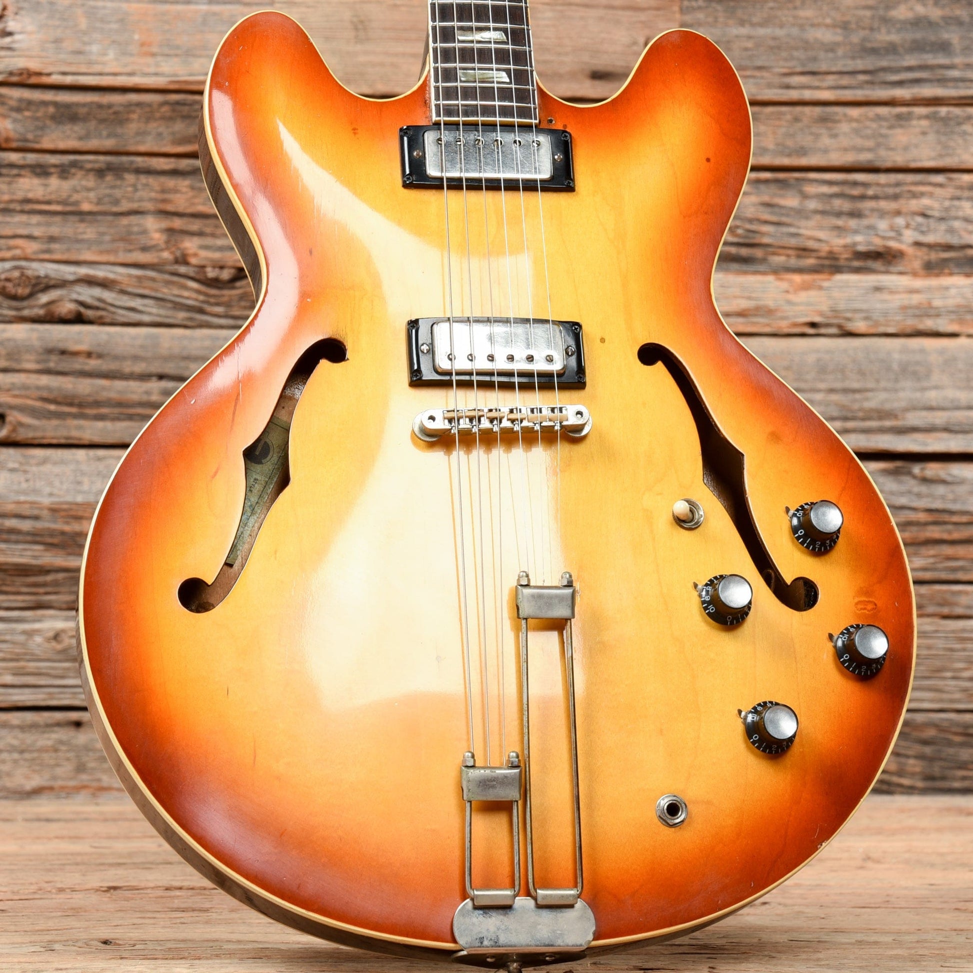 Epiphone Riviera Cherry Sunburst 1965 Electric Guitars / Semi-Hollow