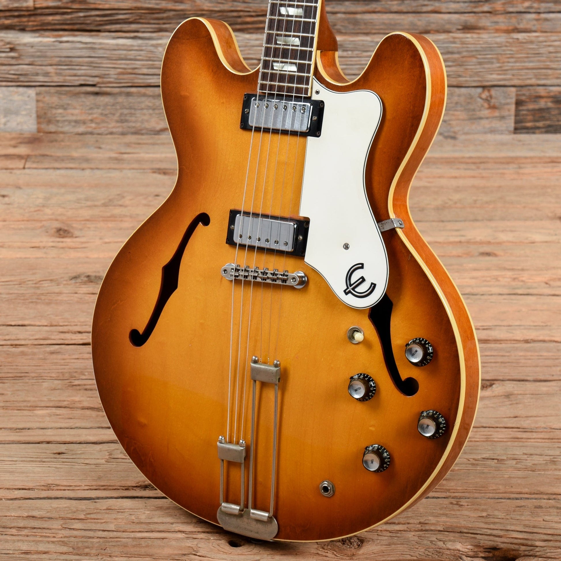 Epiphone Riviera Sunburst 1965 Electric Guitars / Semi-Hollow