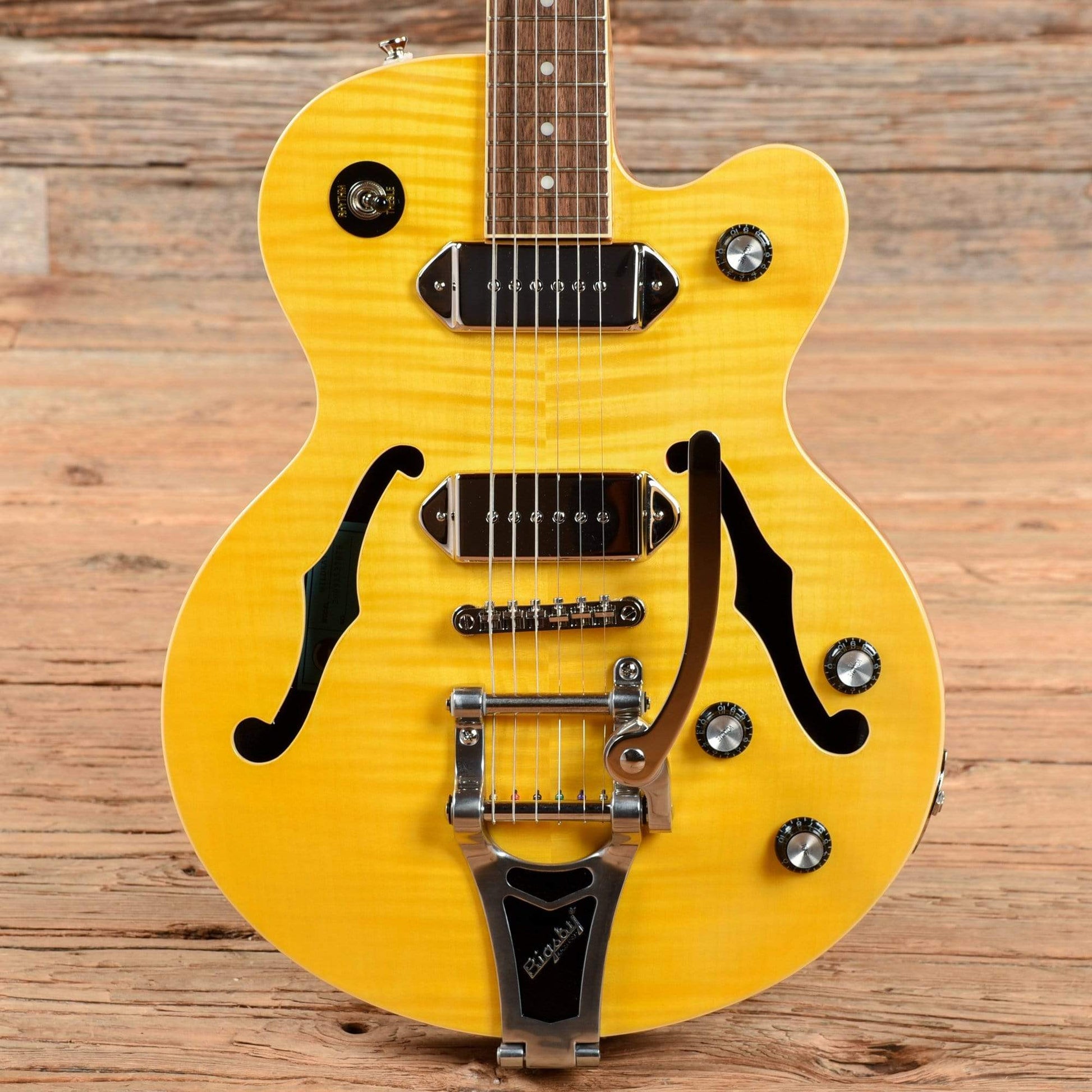 Epiphone Wildkat Natural 2009 Electric Guitars / Semi-Hollow