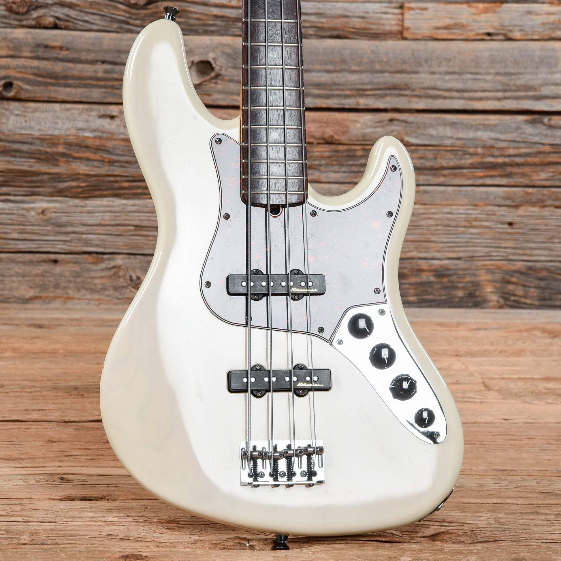 Fender American Deluxe Jazz Bass White 2001 Bass Guitars / 4-String