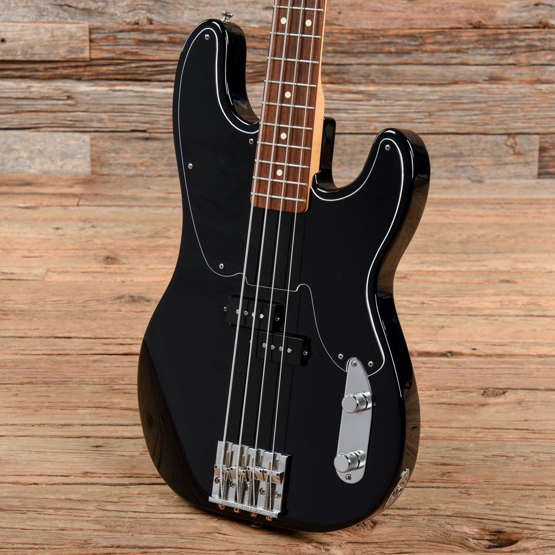 Fender Artist Mike Dirnt Signature Precision Bass Black 2004 Bass Guitars / 4-String