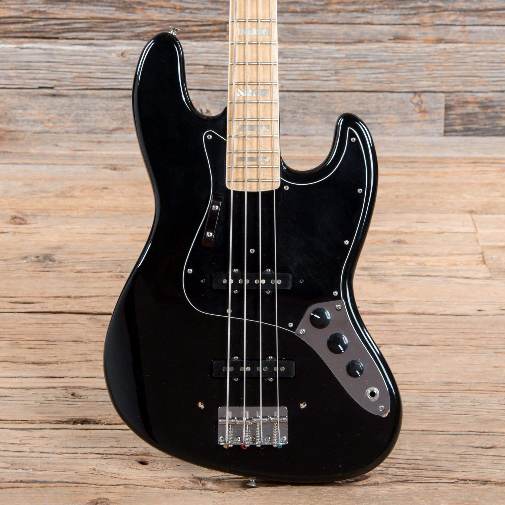 Fender Jazz Bass Black 1977 – Chicago Music Exchange