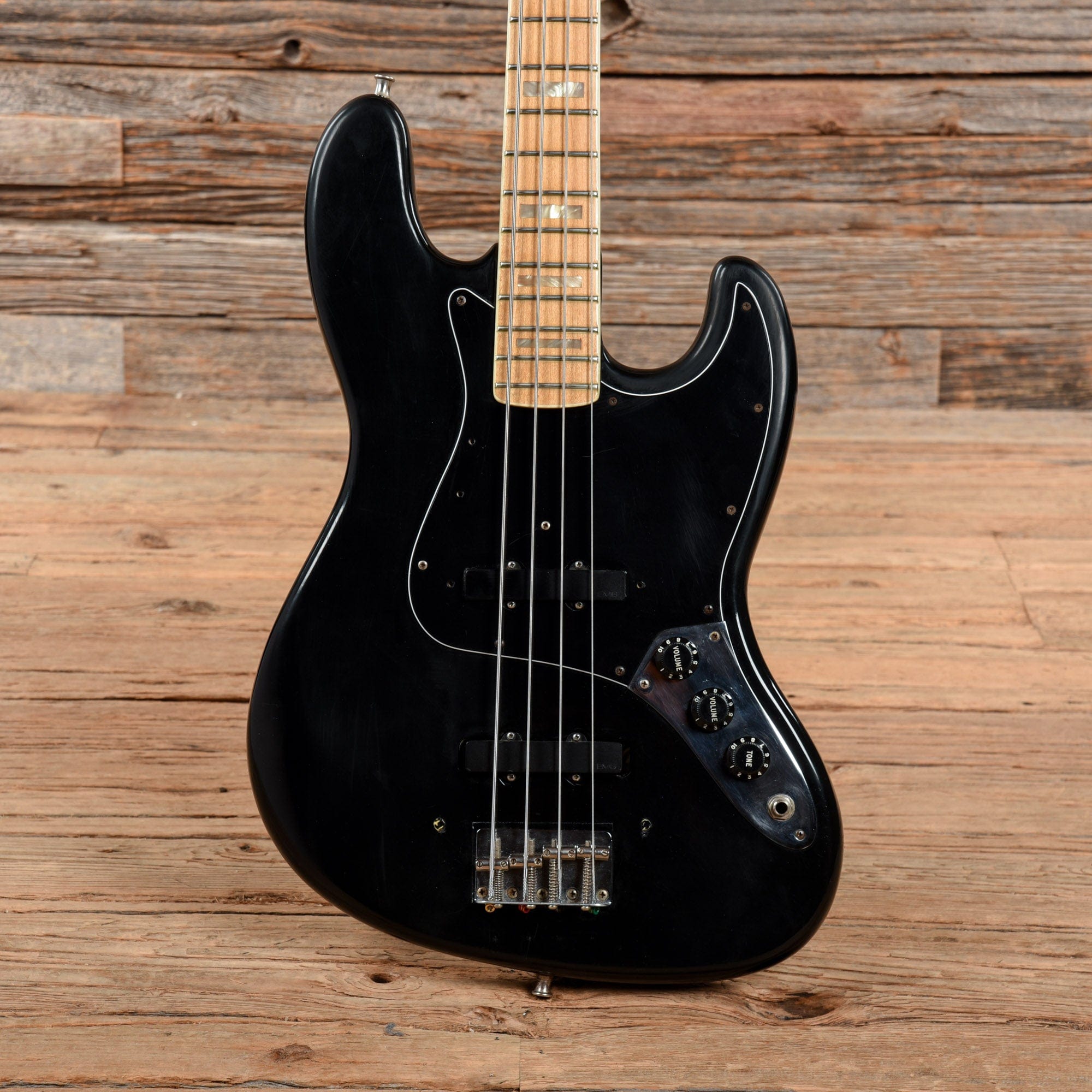 Fender Jazz Bass Black 1977 – Chicago Music Exchange