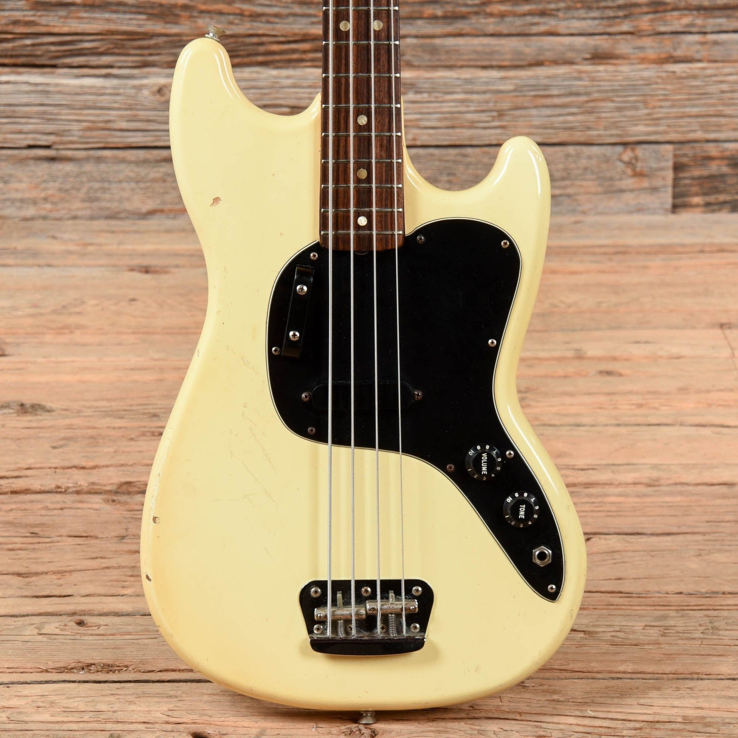 Fender Musicmaster Bass White 1977 Bass Guitars / 4-String