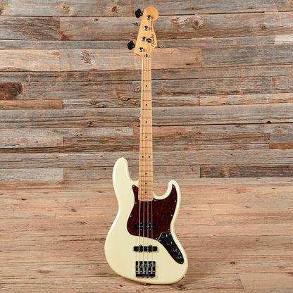 Fender Player Plus Jazz Bass Bass Guitars / 4-String