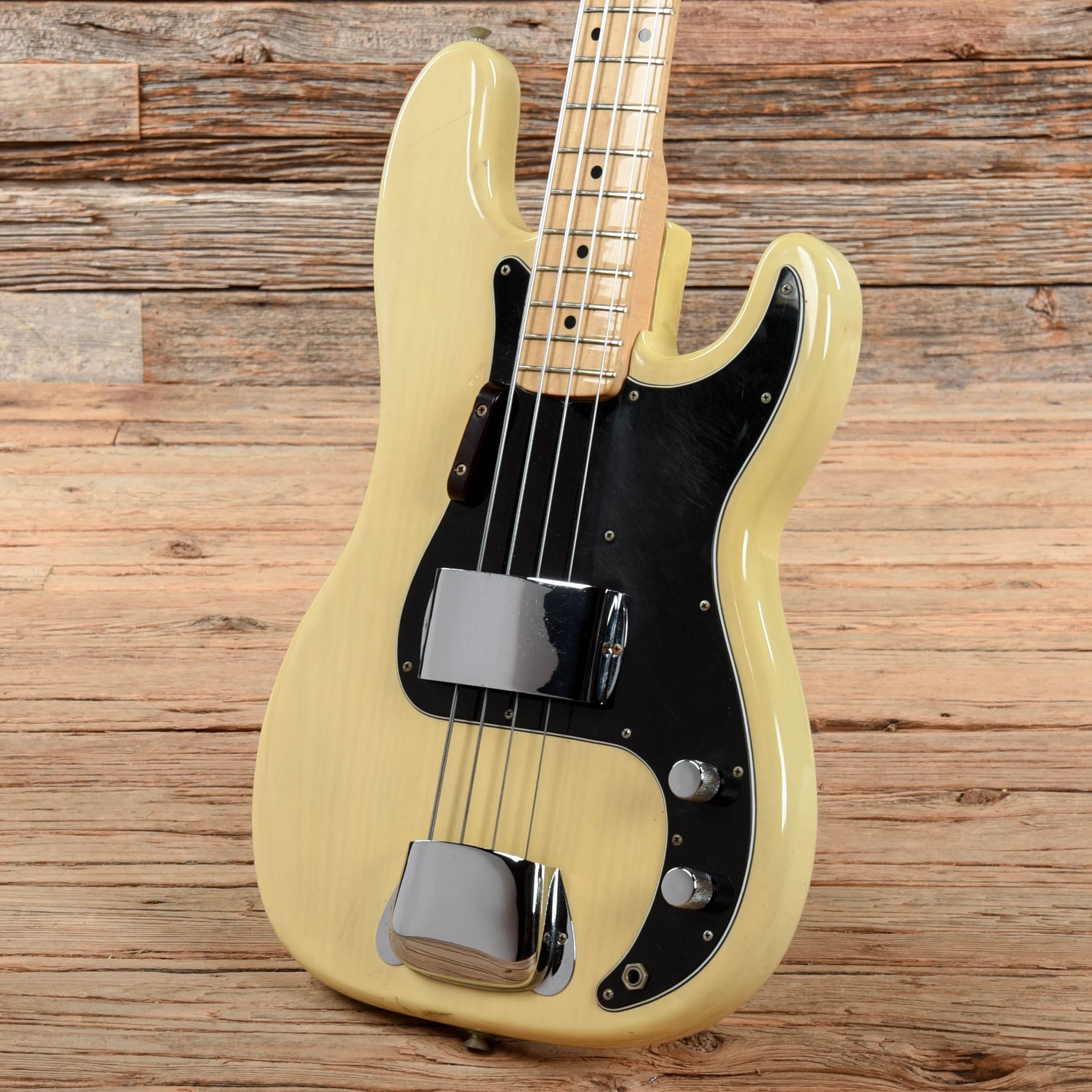 Fender Precision Bass Blonde 1976 – Chicago Music Exchange