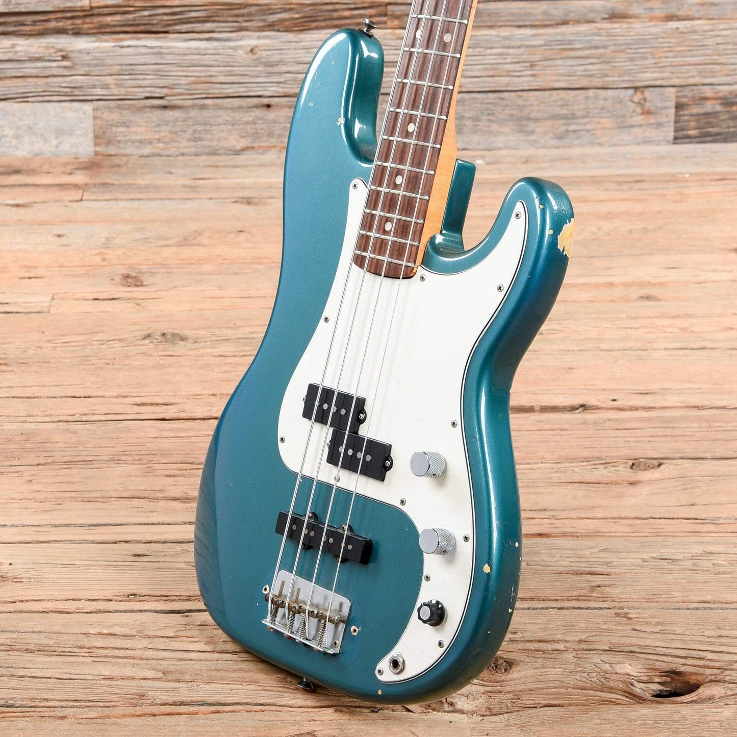 Fender Precision Bass Lake Placid Blue 1966 Bass Guitars / 4-String