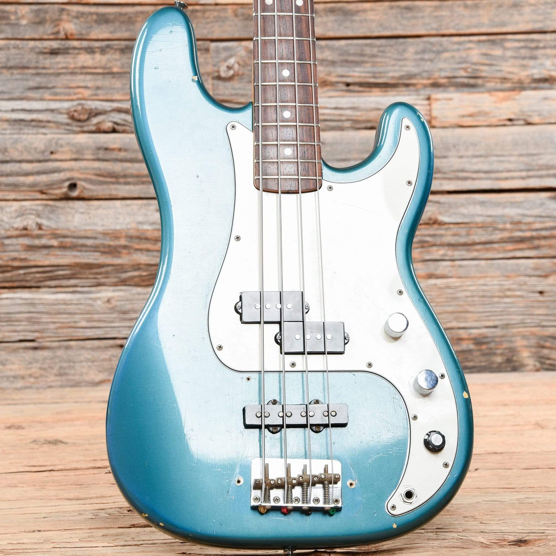 Fender Precision Bass Lake Placid Blue 1966 Bass Guitars / 4-String