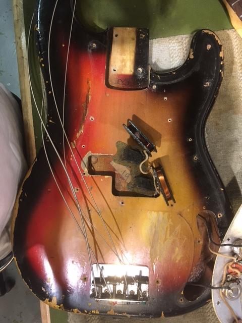 Fender Precision Bass Sunburst 1964 Bass Guitars / 4-String