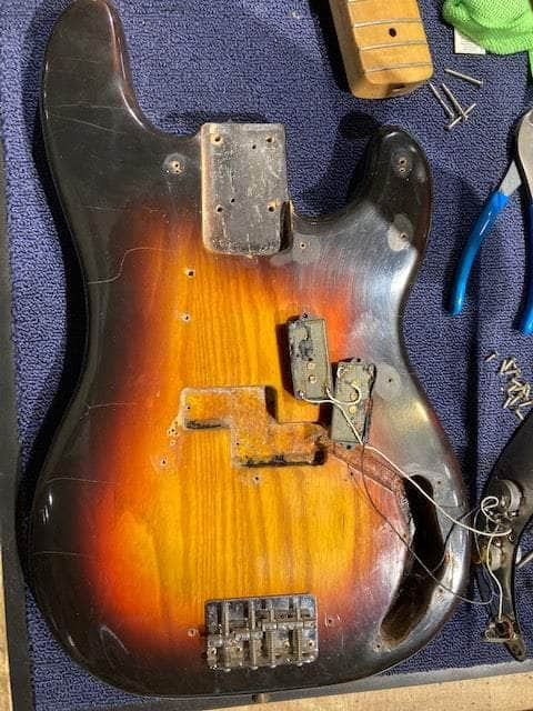 Fender Precision Bass Sunburst 1976 Bass Guitars / 4-String