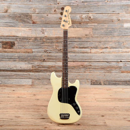 Fender Musicmaster White 1978 Bass Guitars / Short Scale