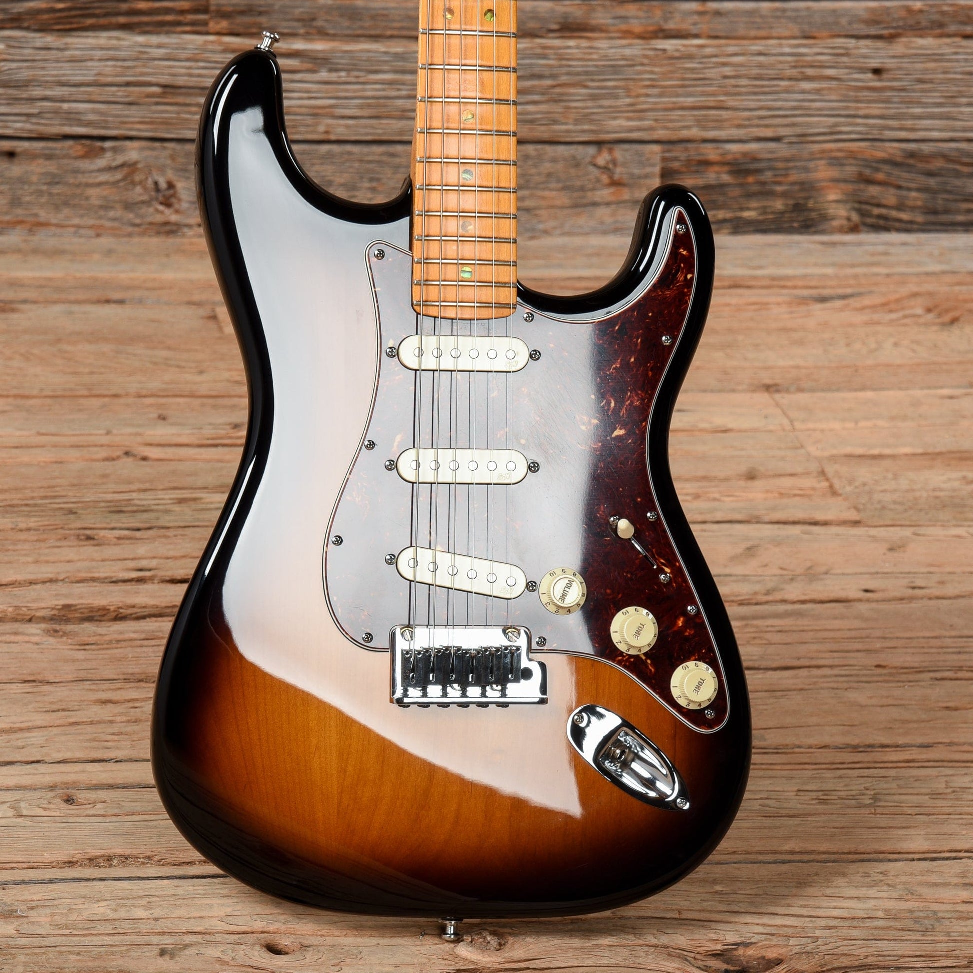 Fender American Deluxe Stratocaster 2-Tone Sunburst 2009 Electric Guitars / Solid Body