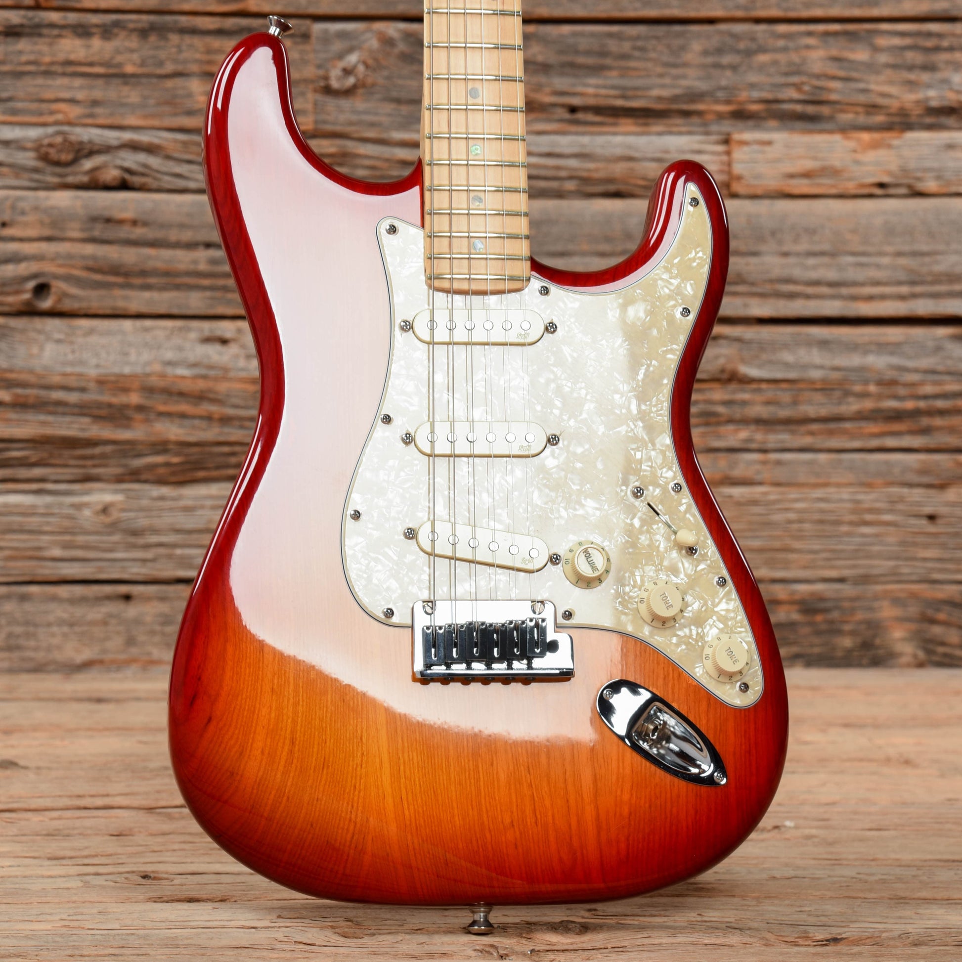 Fender American Deluxe Stratocaster Ash Aged Cherry Sunburst 2006 Electric Guitars / Solid Body