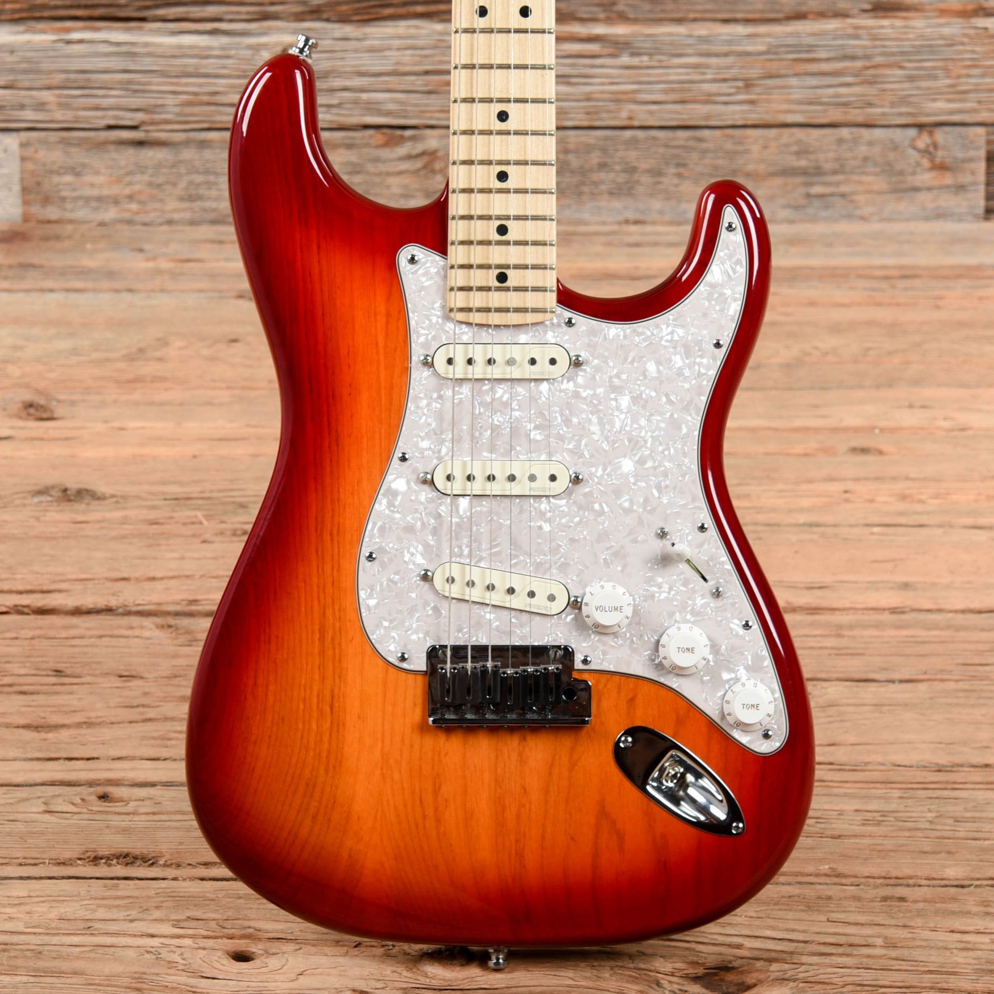 Fender American Deluxe Stratocaster Cherry Sunburst 2012 Electric Guitars / Solid Body