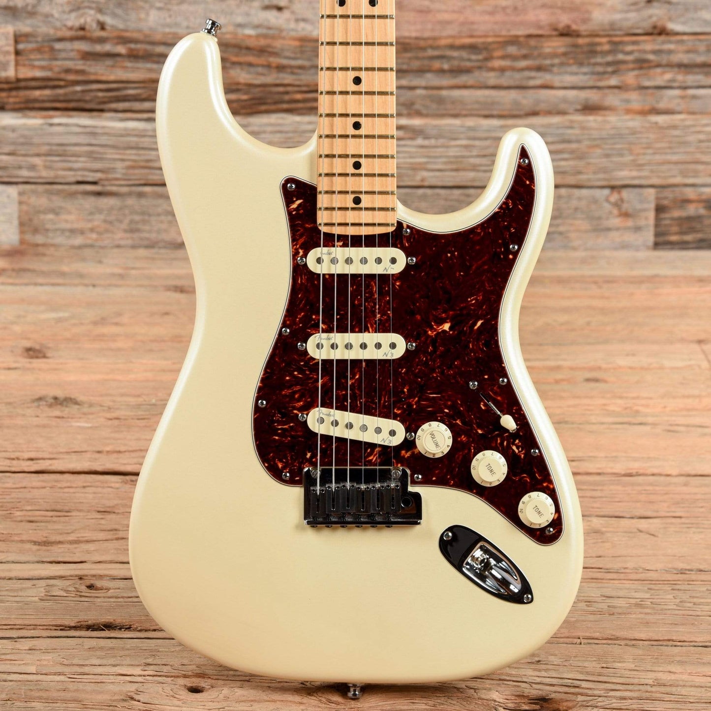 Fender American Deluxe Stratocaster Olympic Pearl 2011 Electric Guitars / Solid Body