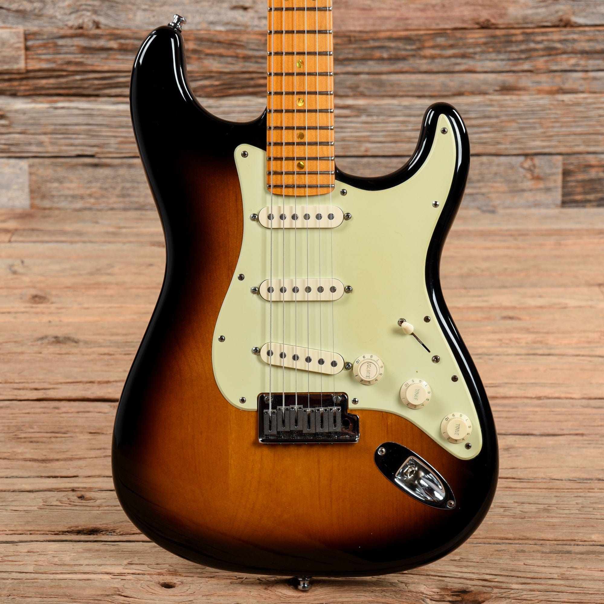 Fender American Deluxe Stratocaster Sunburst 2009 – Chicago Music 