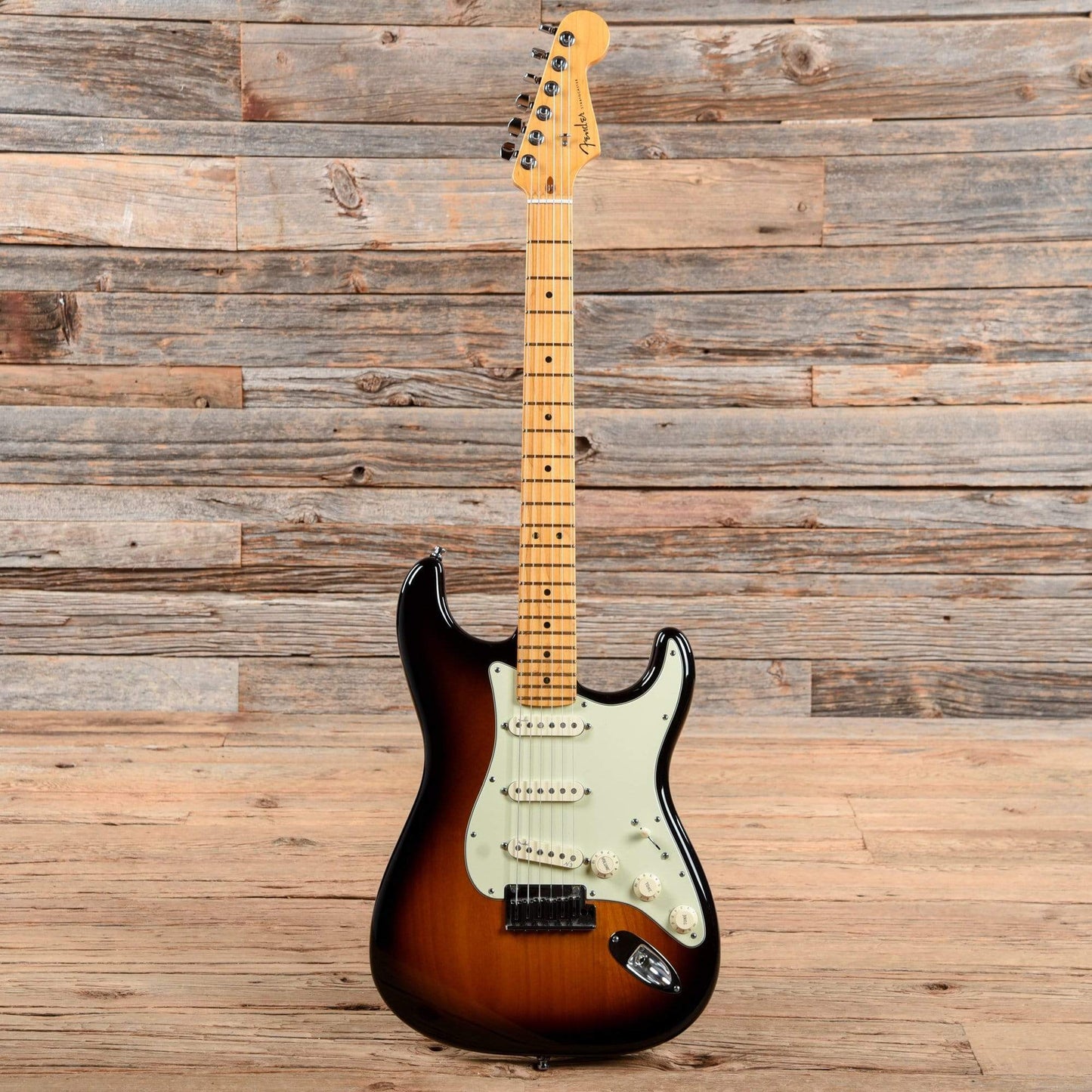 Fender American Deluxe Stratocaster Sunburst 2011 Electric Guitars / Solid Body