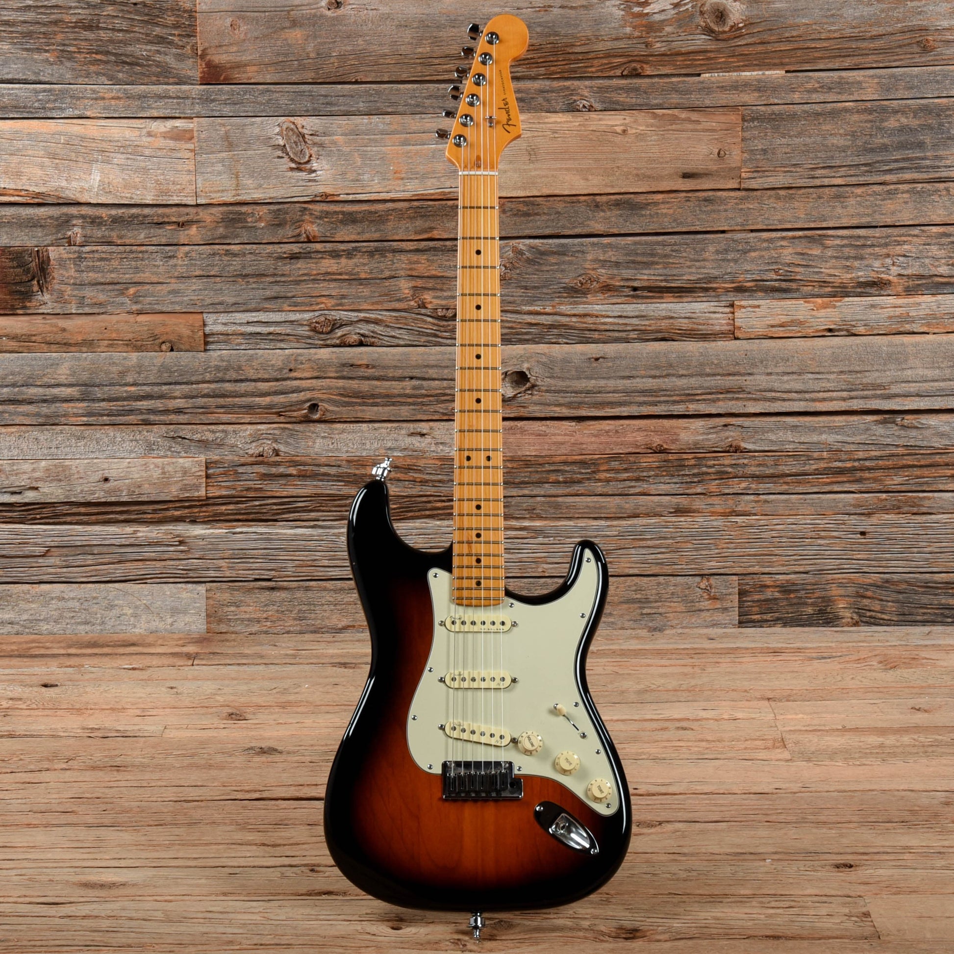 Fender American Deluxe Stratocaster V-Neck Sunburst 2014 Electric Guitars / Solid Body