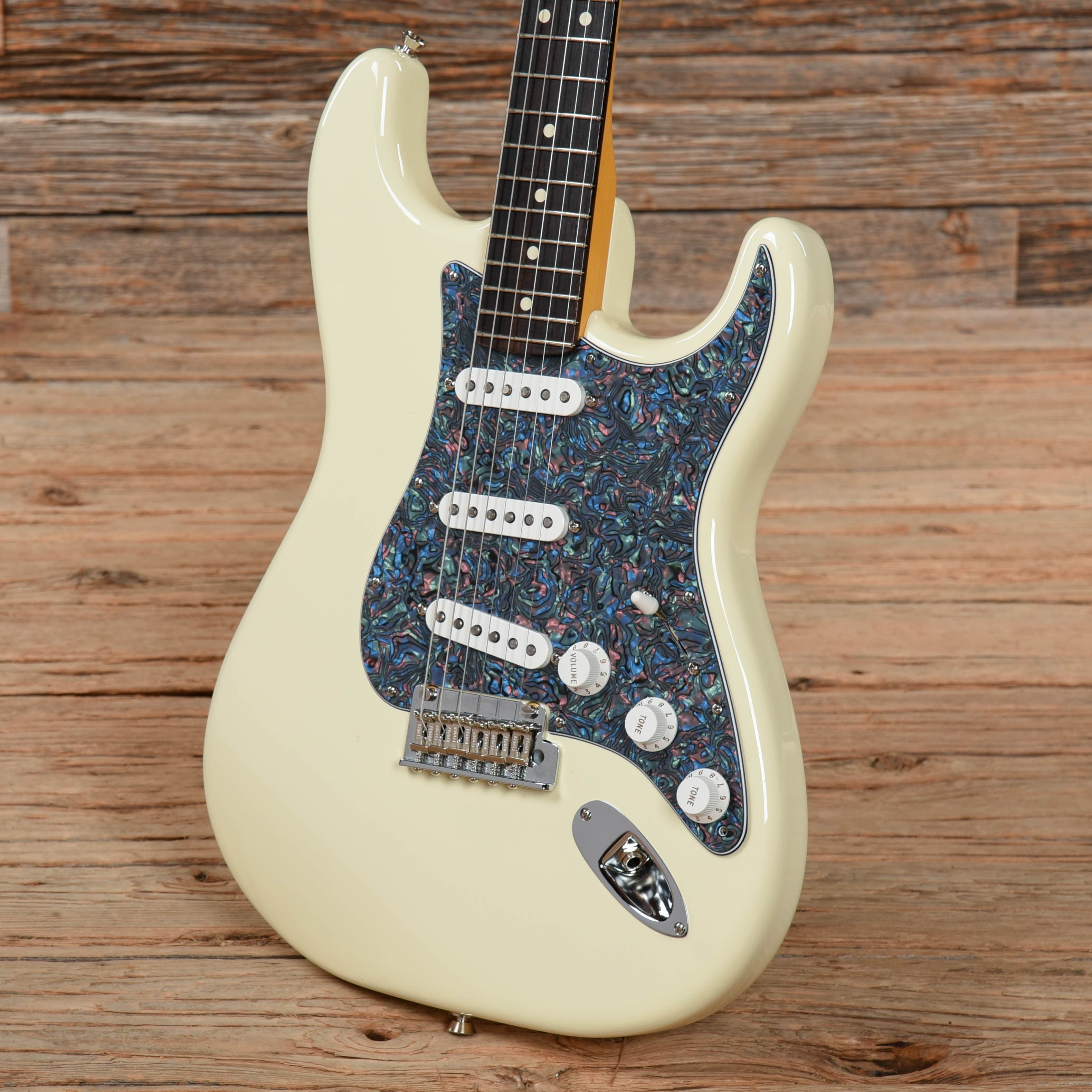 Fender American Pro II Stratocaster Olympic White 2021 – Chicago Music ...