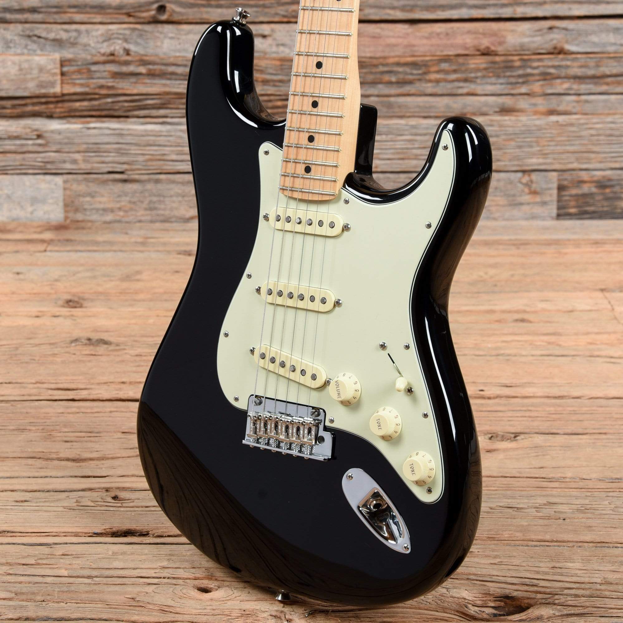 Fender American Pro Stratocaster Black 2019 – Chicago Music Exchange