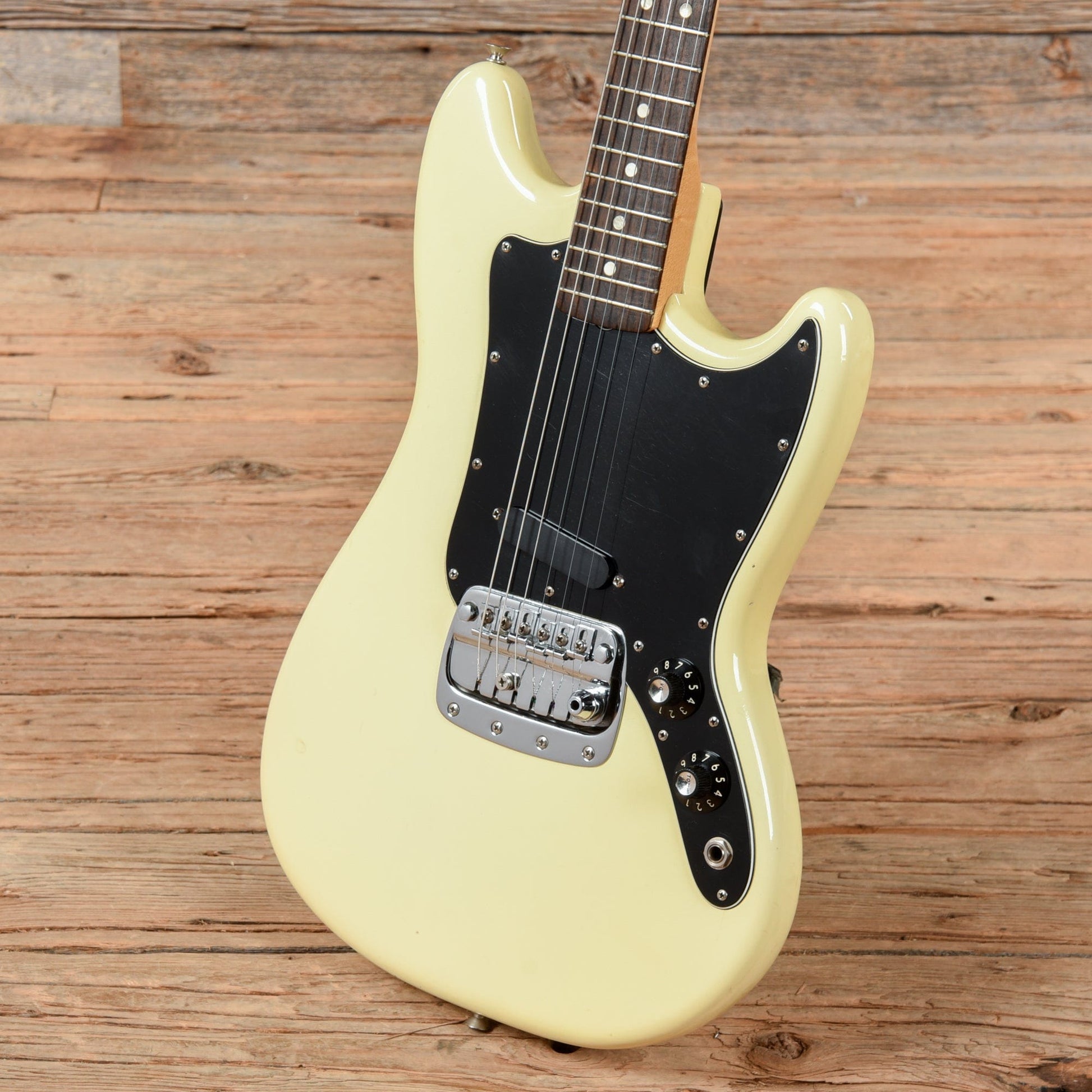 Fender Bronco White 1977 Electric Guitars / Solid Body