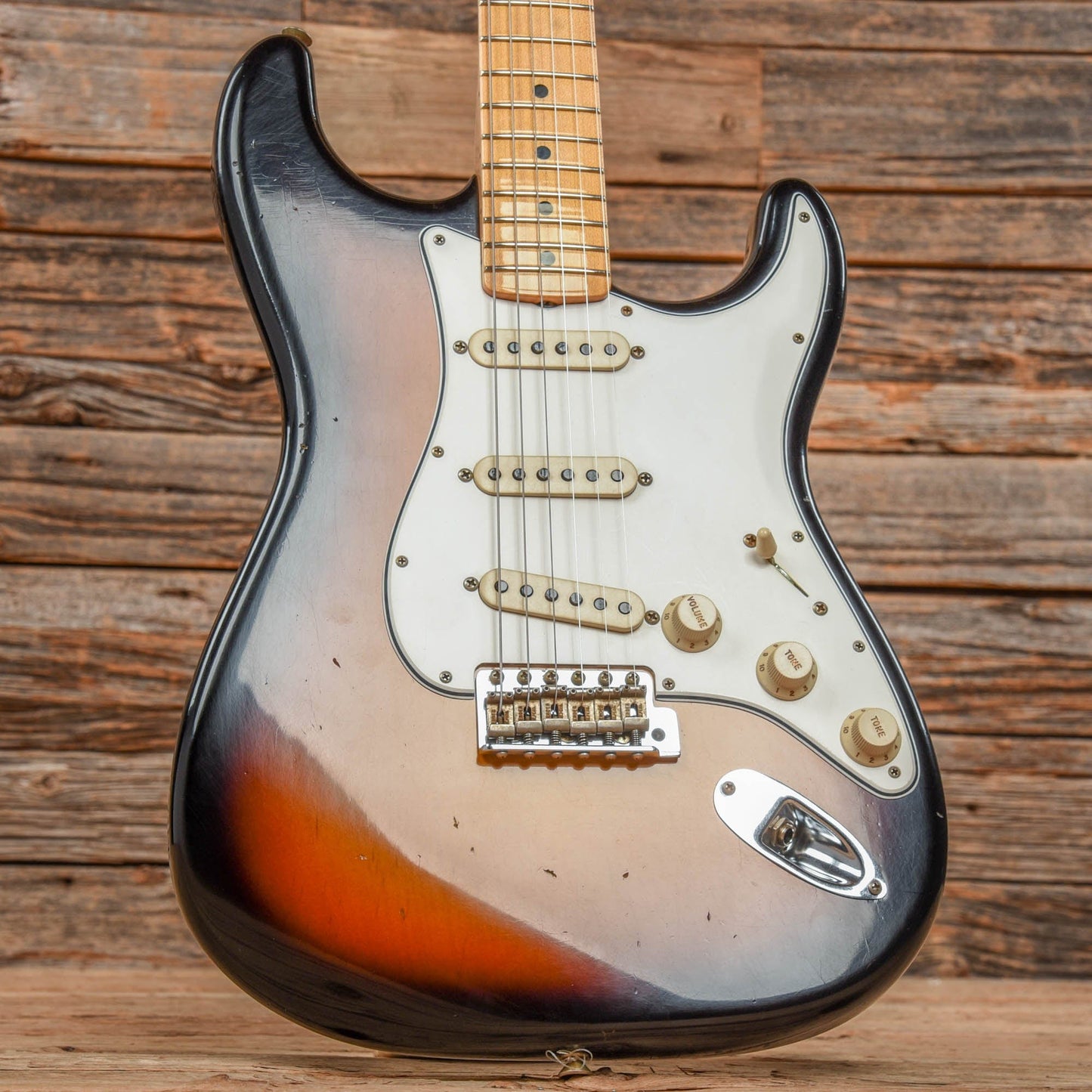 Fender Custom Shop 1969 Stratocaster Journeyman Relic 3-Tone Sunburst 2019 Electric Guitars / Solid Body