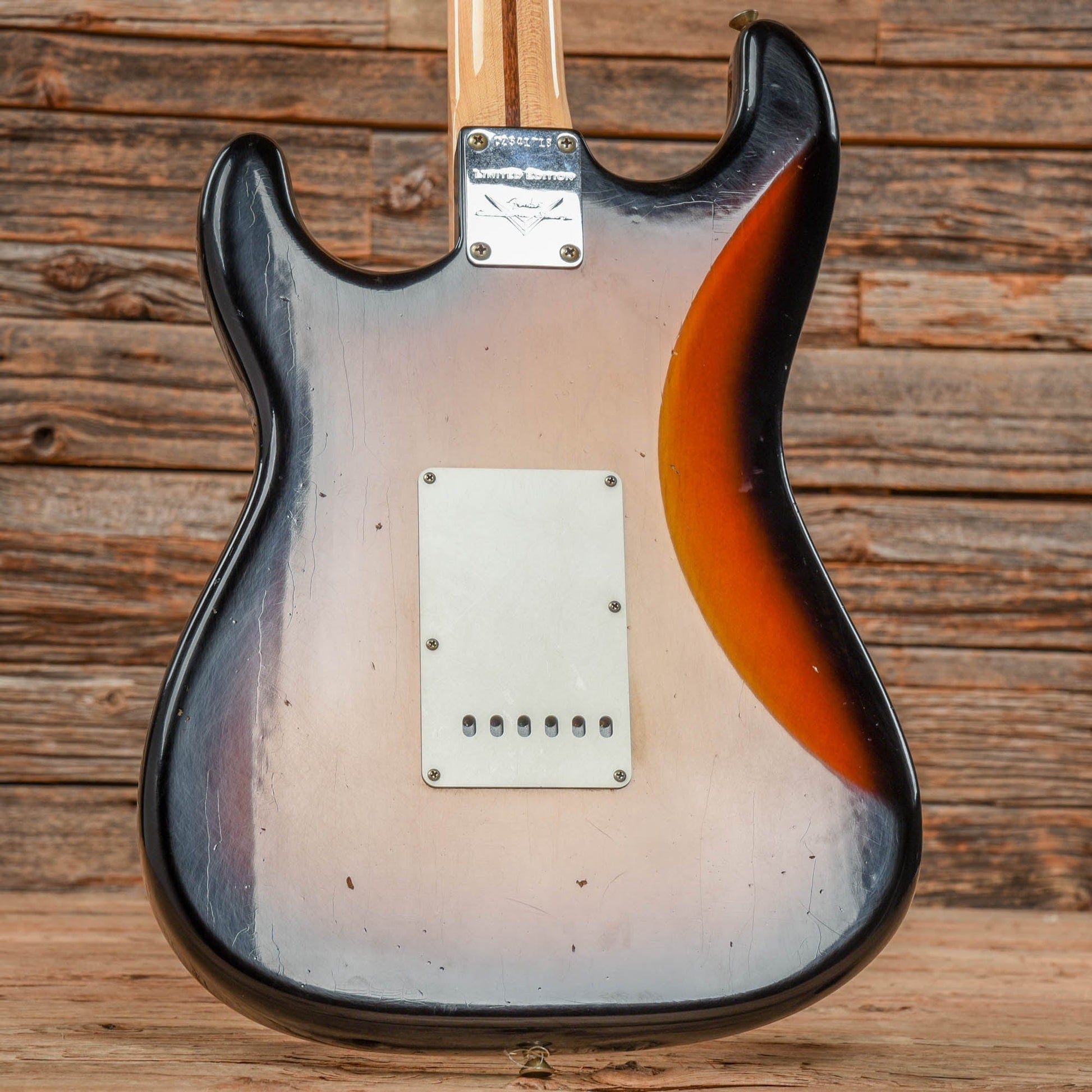 Fender Custom Shop 1969 Stratocaster Journeyman Relic 3-Tone Sunburst 2019 Electric Guitars / Solid Body