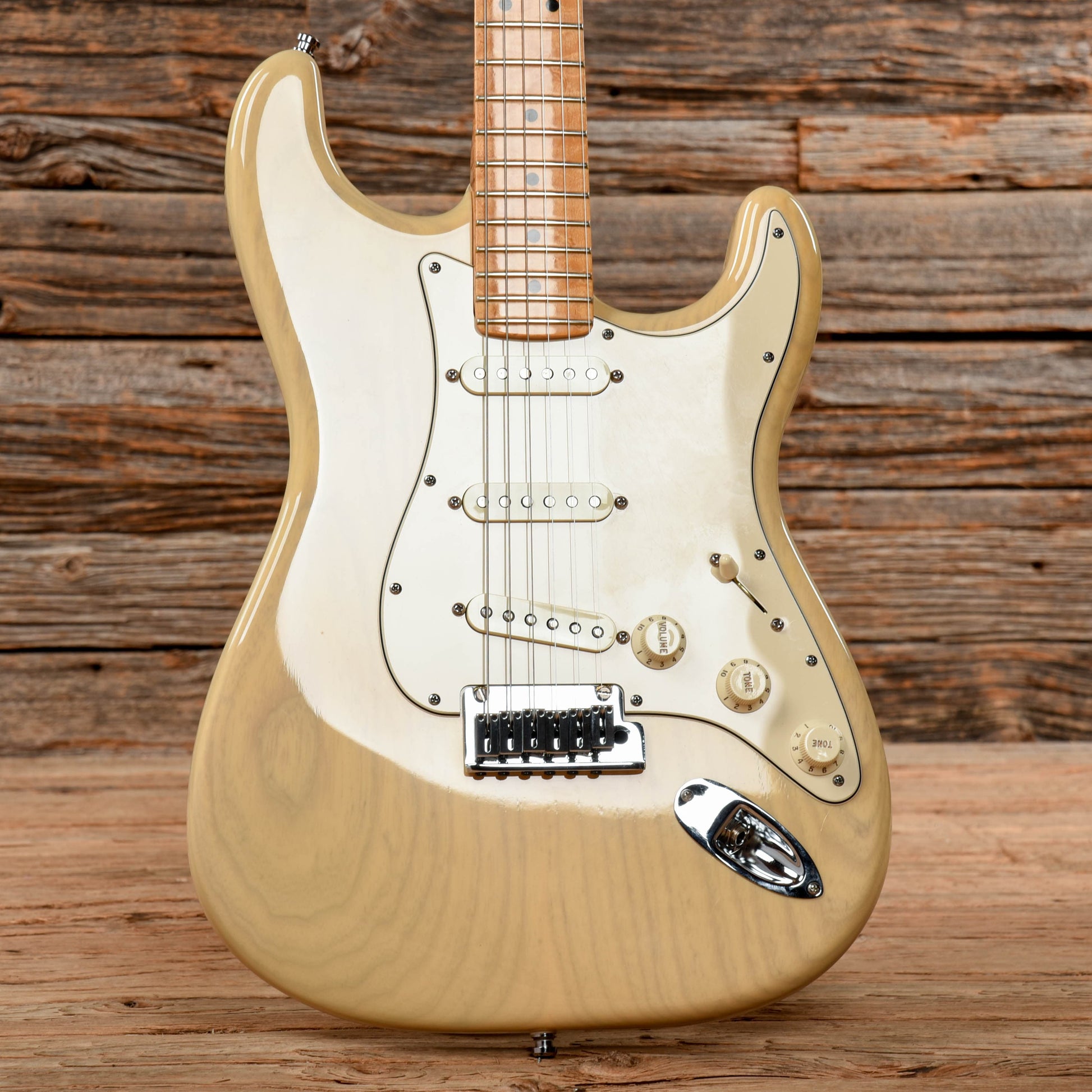 Fender Custom Shop Custom Classic Stratocaster White Blonde 2004 Electric Guitars / Solid Body